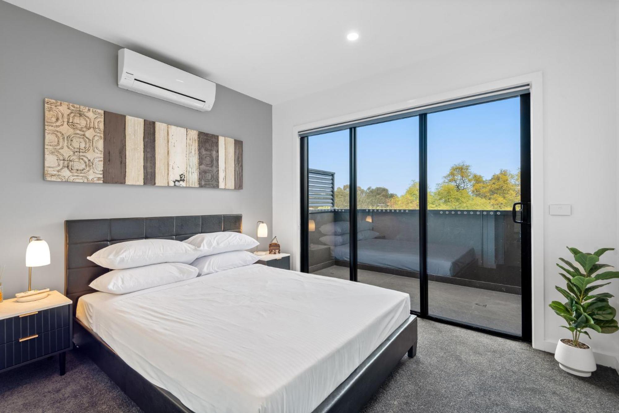 Modern 2-bed In Brunswick With Courtyard Holiday home Melbourne