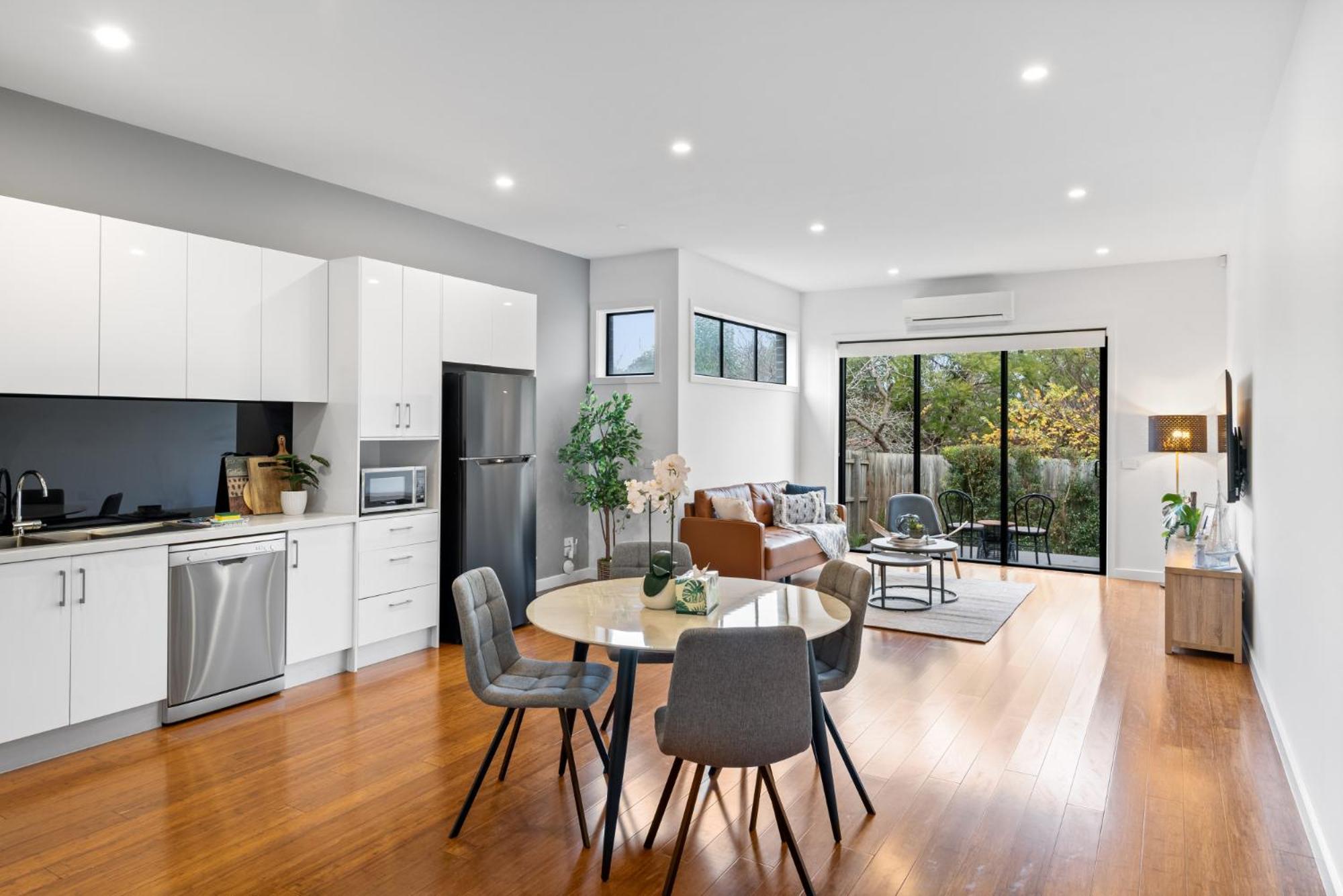 Modern 2-bed In Brunswick With Courtyard Holiday home