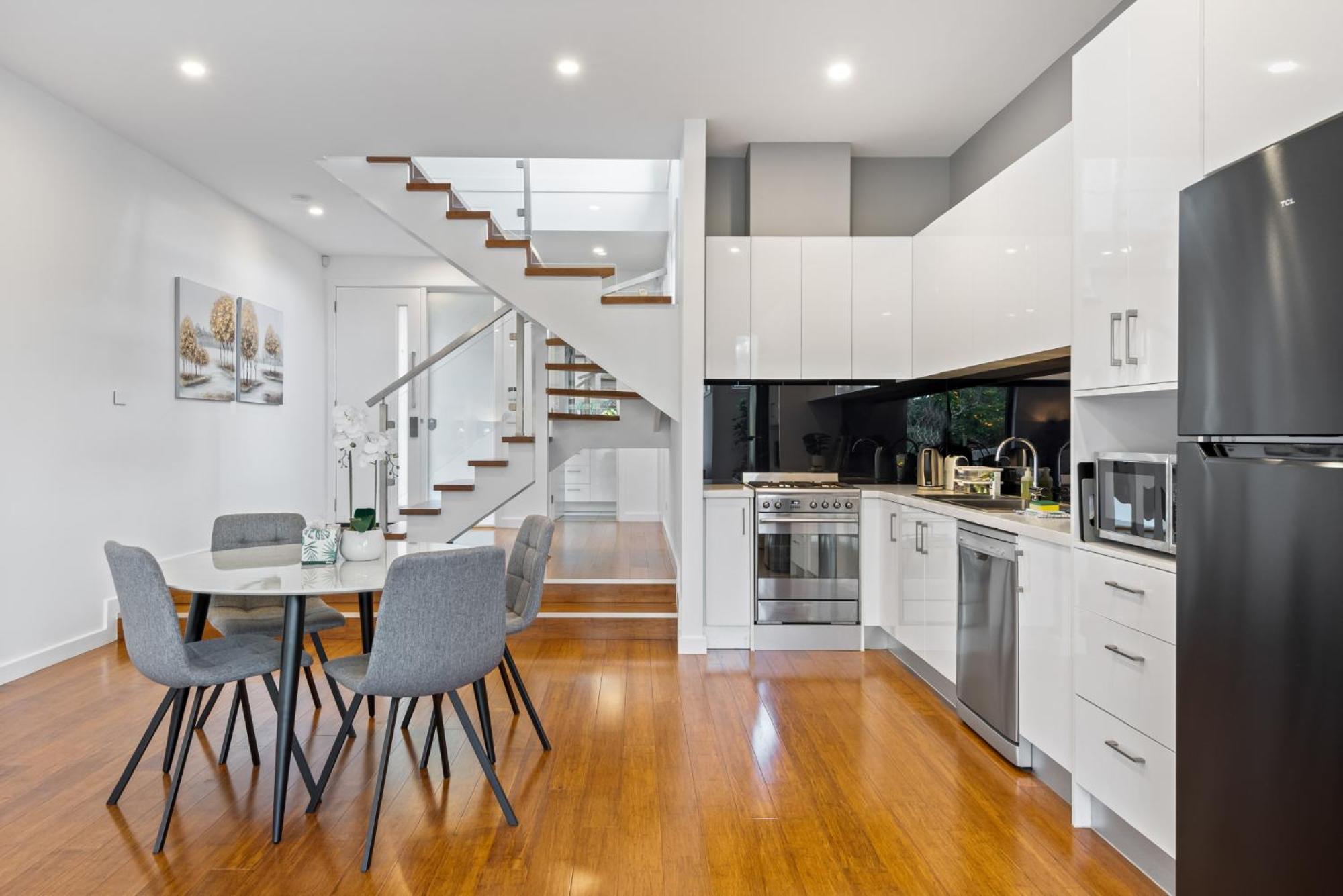 Modern 2-bed In Brunswick With Courtyard Holiday home