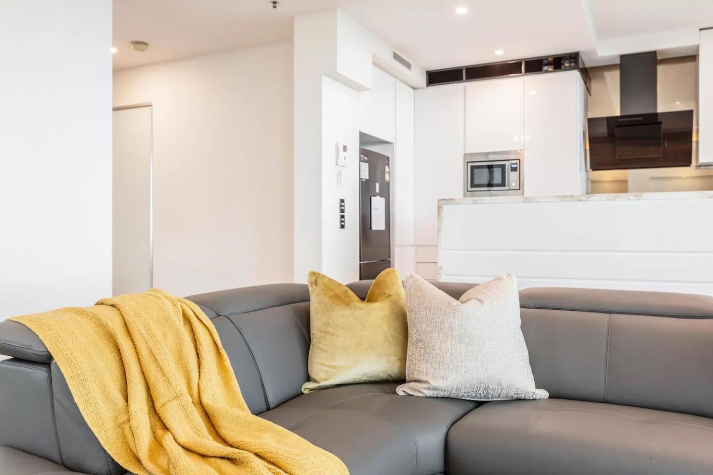 Apartment Opulent & Spacious Overlooking Park Melbourne