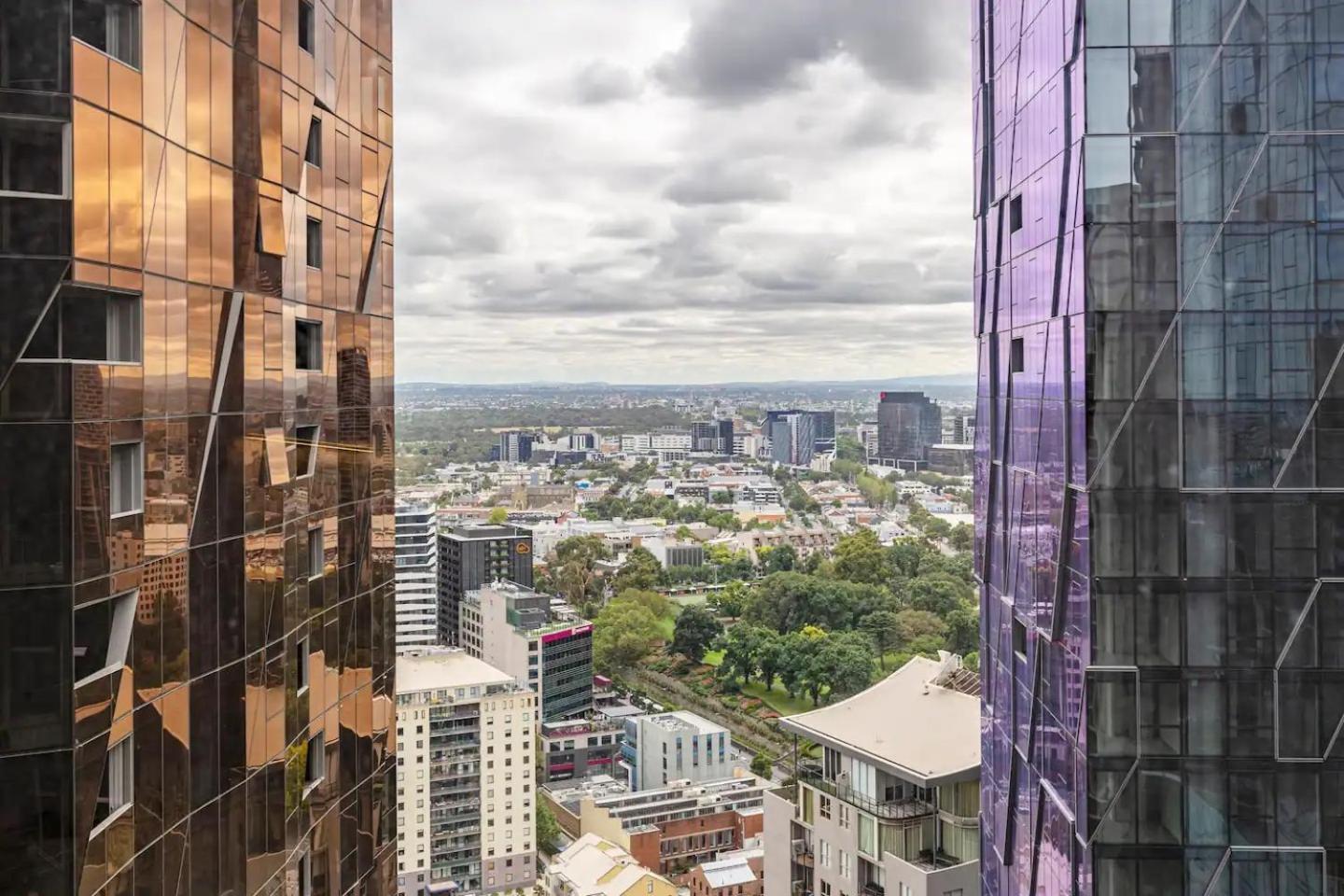 Earthy Retreat In Melb's Shopping Hub With Views Melbourne