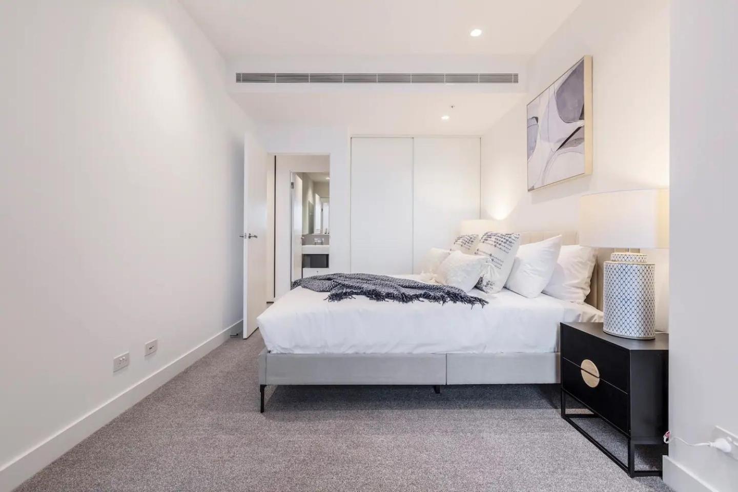 Apartment Earthy Retreat In Melb's Shopping Hub With Views *
