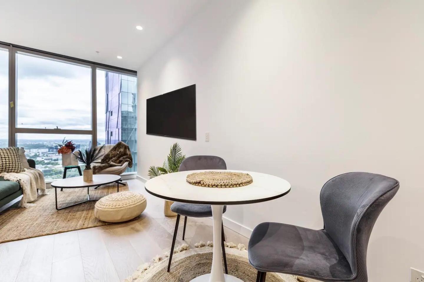 Earthy Retreat In Melb's Shopping Hub With Views
