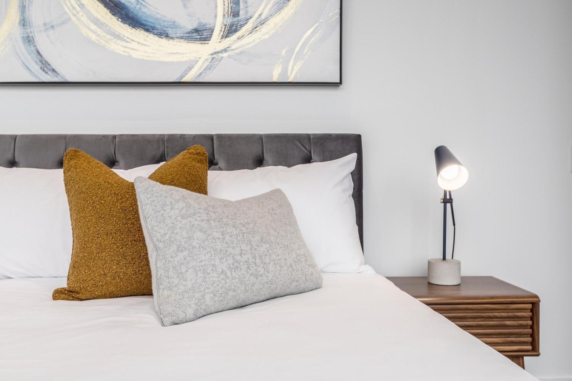 Contemporary Cbd Living From Level 23 At West Side Apartment