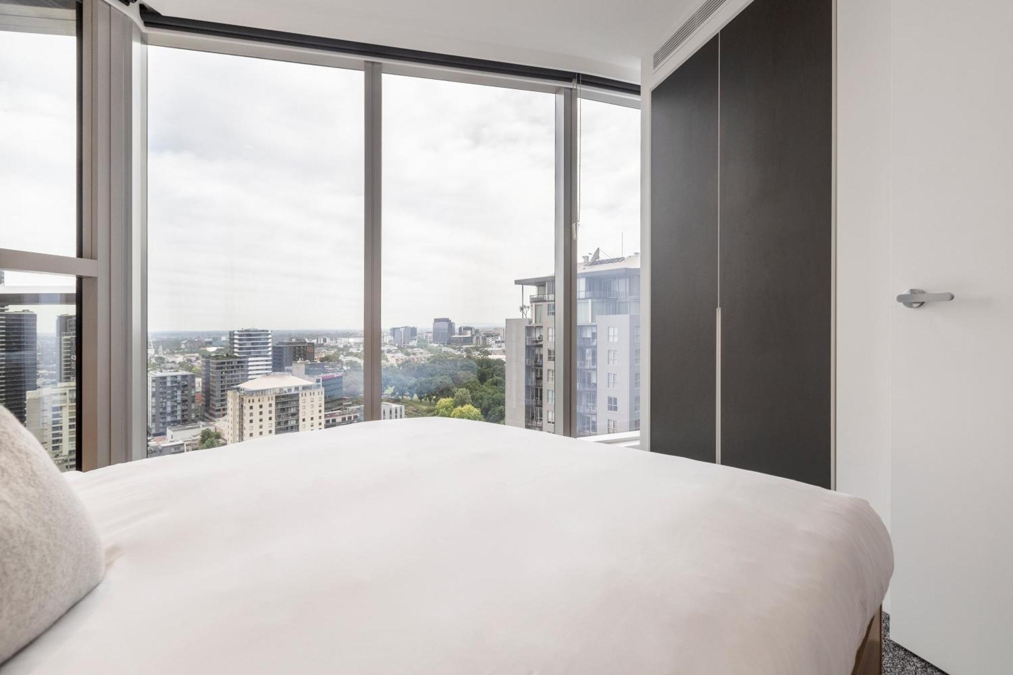 Apartment Contemporary Cbd Living From Level 23 At West Side Melbourne
