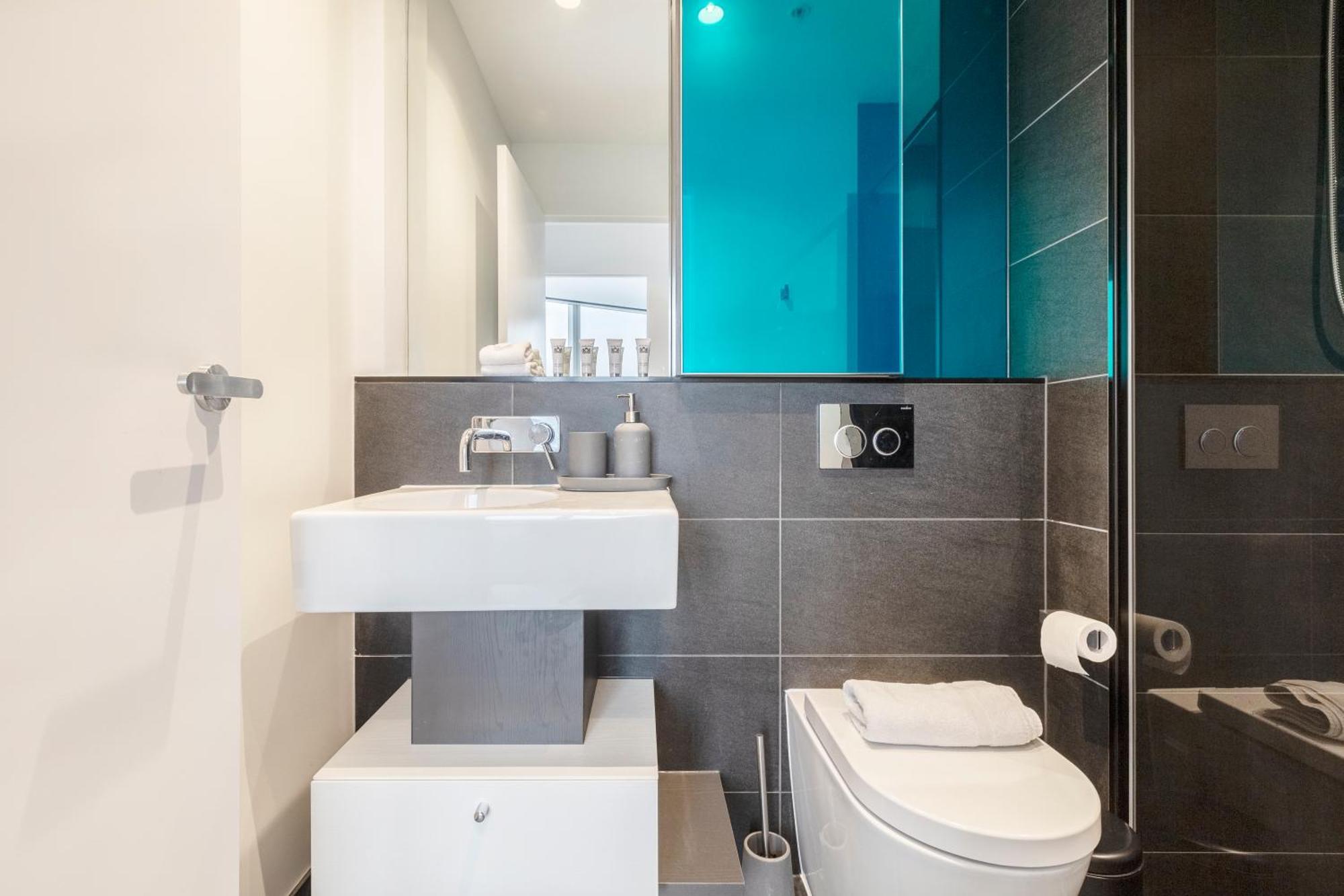 Apartment Contemporary Cbd Living From Level 23 At West Side Melbourne