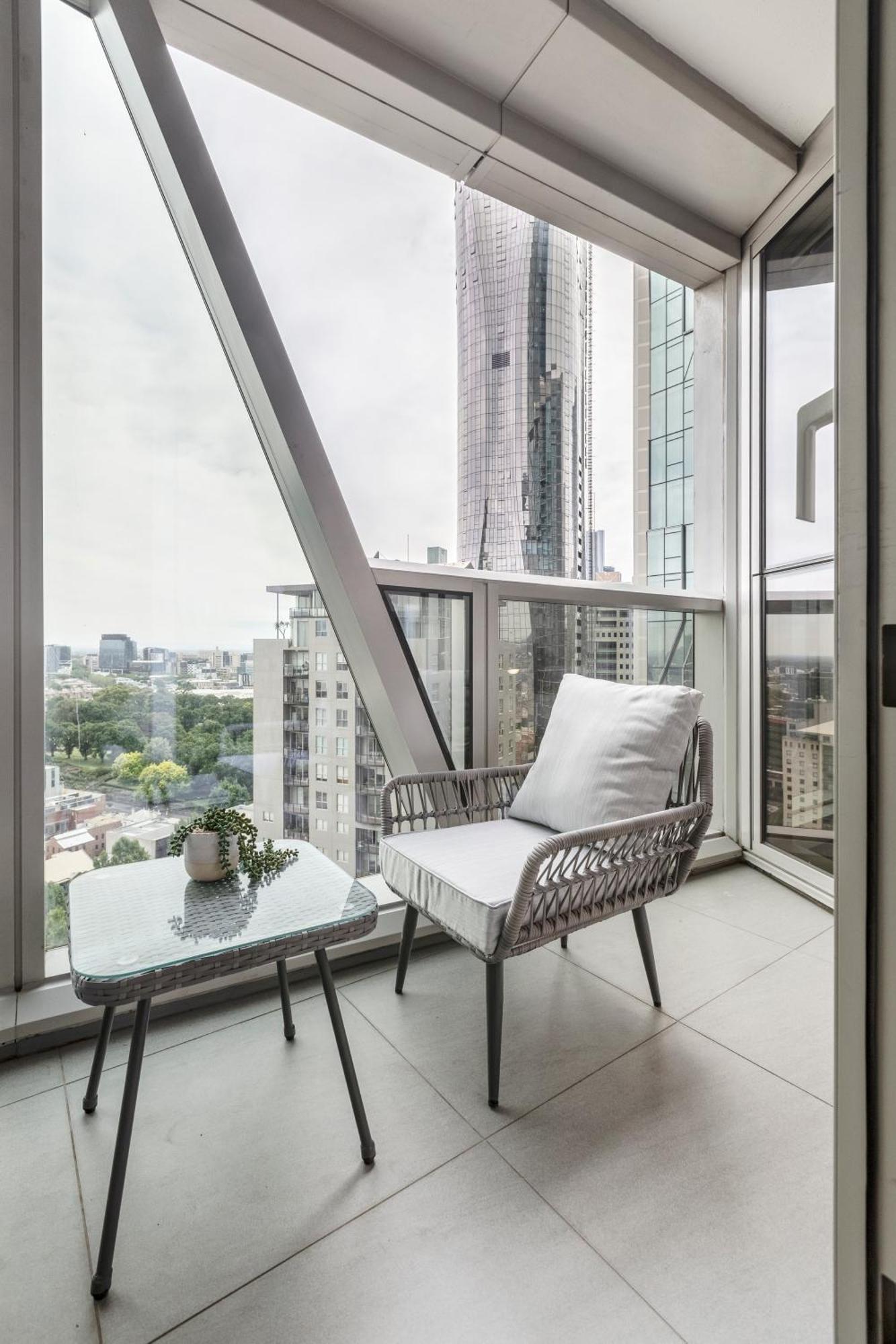 Contemporary Cbd Living From Level 23 At West Side *