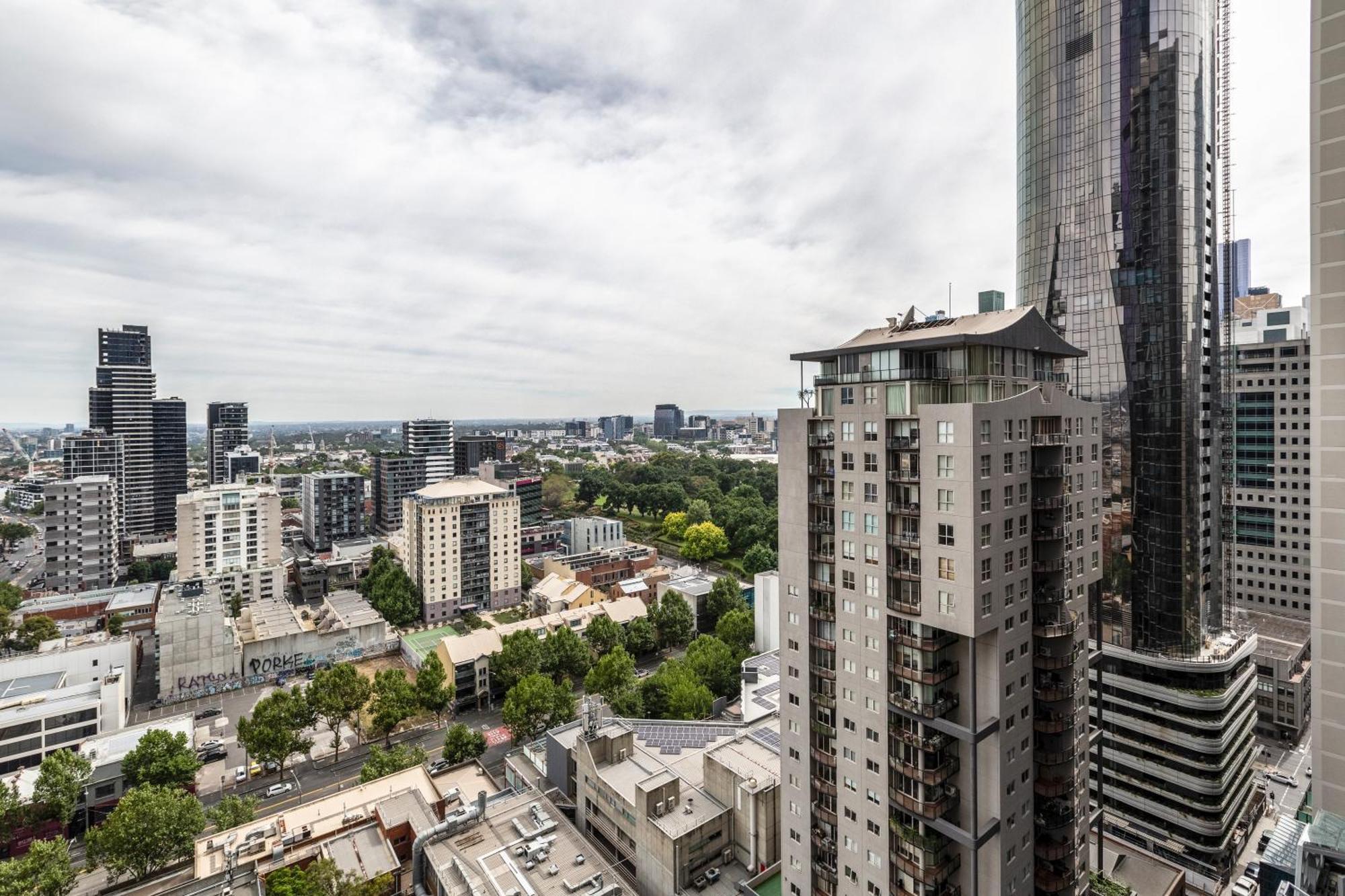 Contemporary Cbd Living From Level 23 At West Side