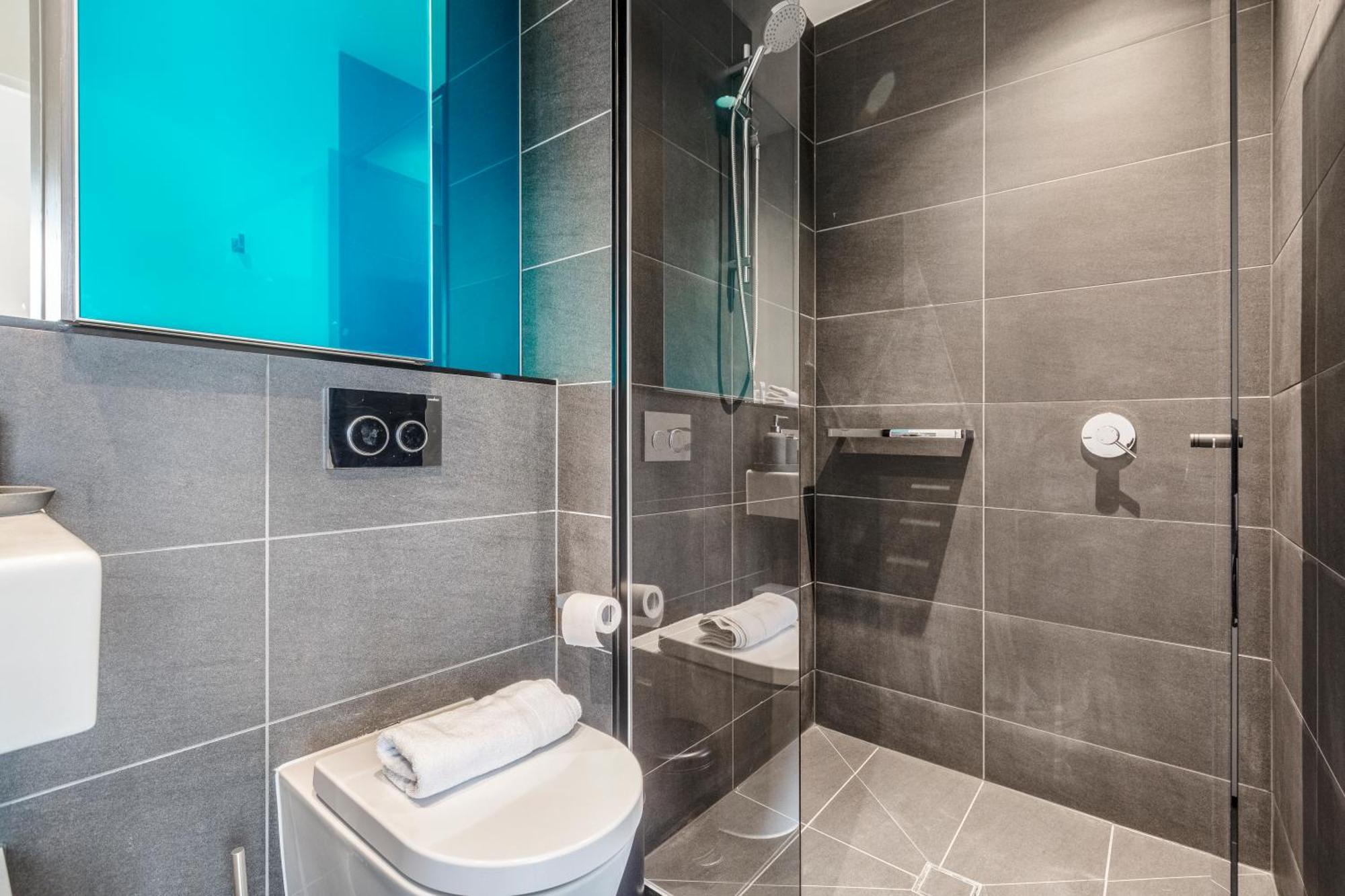 Contemporary Cbd Living From Level 23 At West Side *
