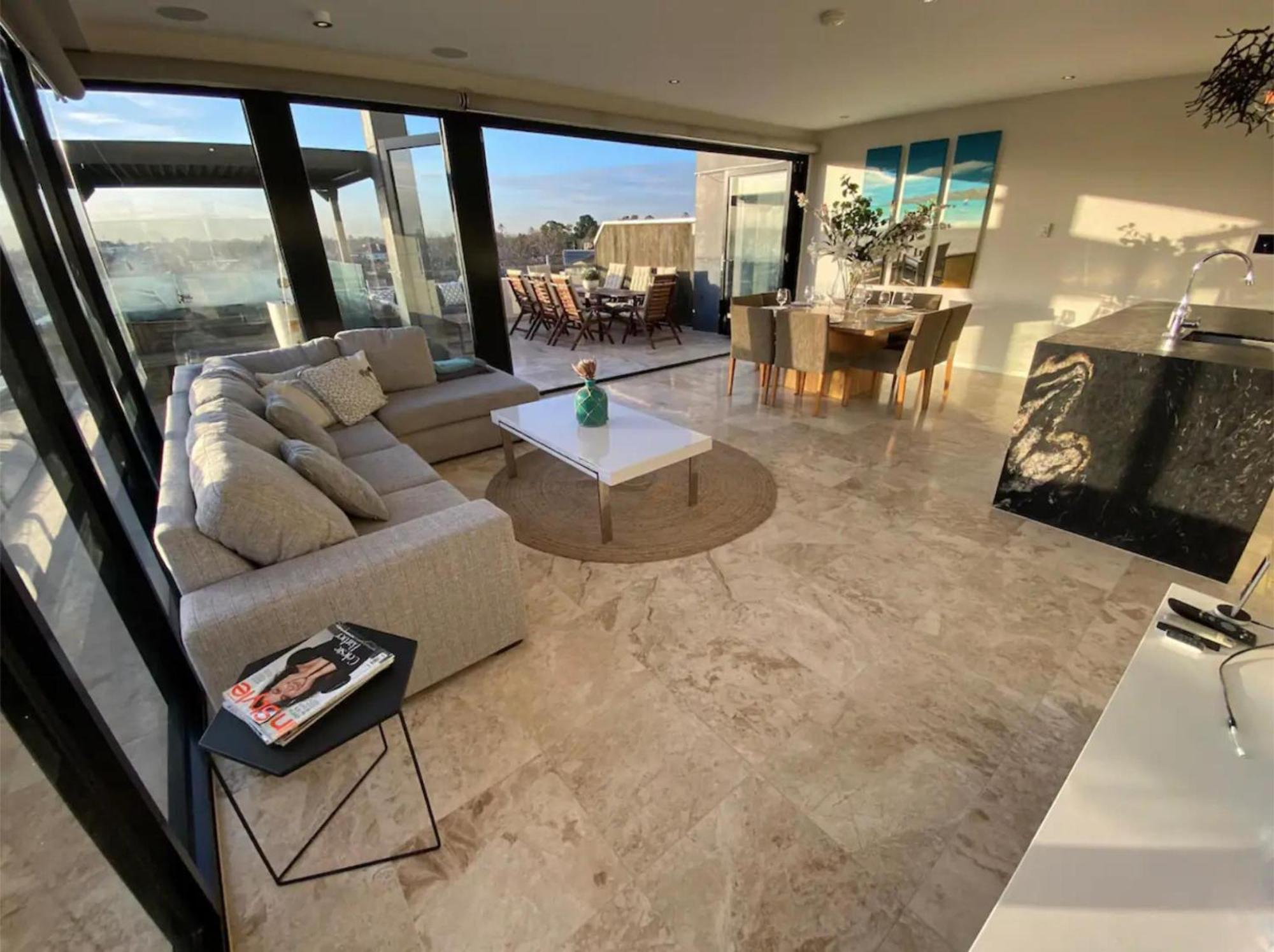 Modern 2bed Penthouse In St Kilda With Parking & * Melbourne