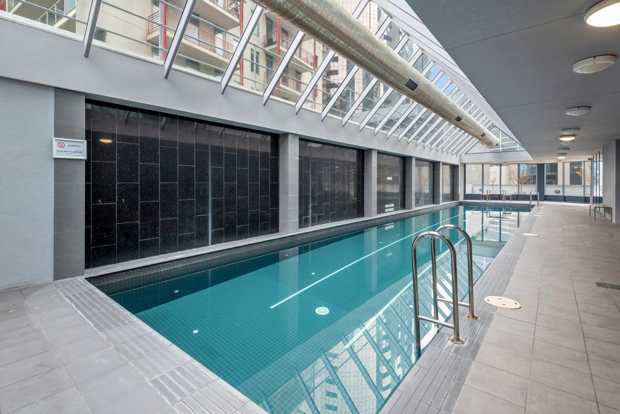 Panoramic Skyline Haven Apartment *