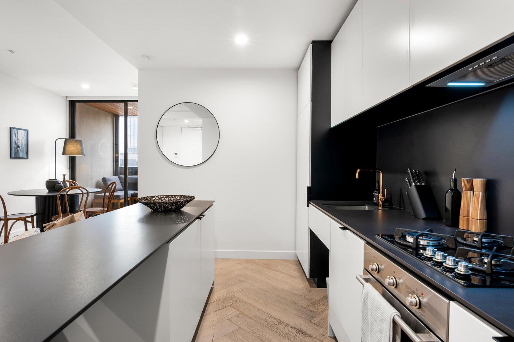 Modern, Elegant Oasis Apartment *