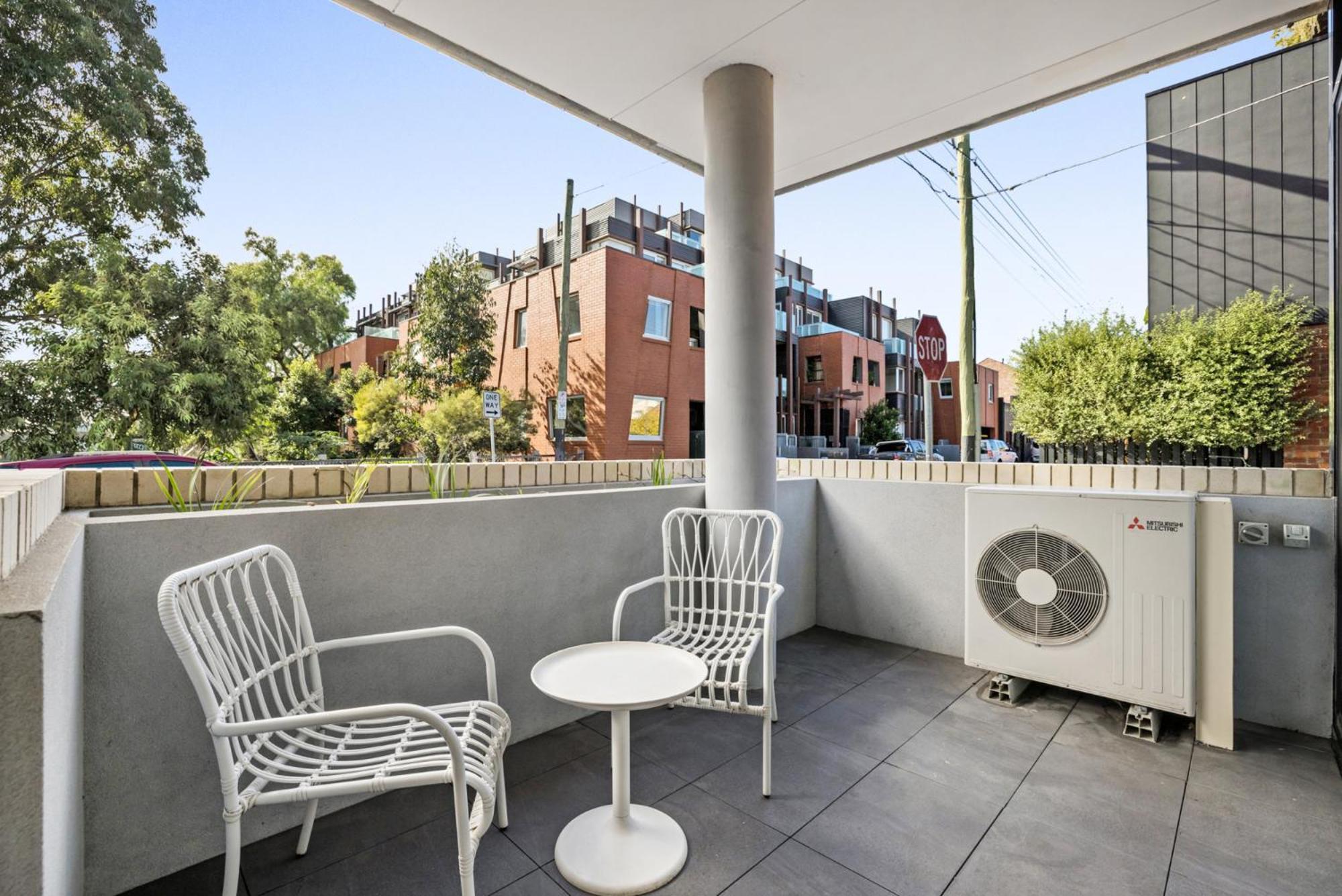 Bright Terrace Unit Next To Chapel St Dining *