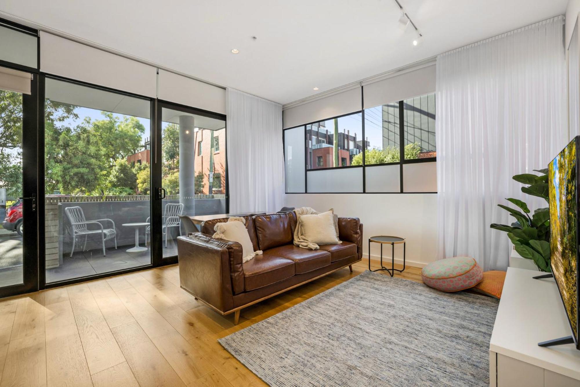 Bright Terrace Unit Next To Chapel St Dining Melbourne