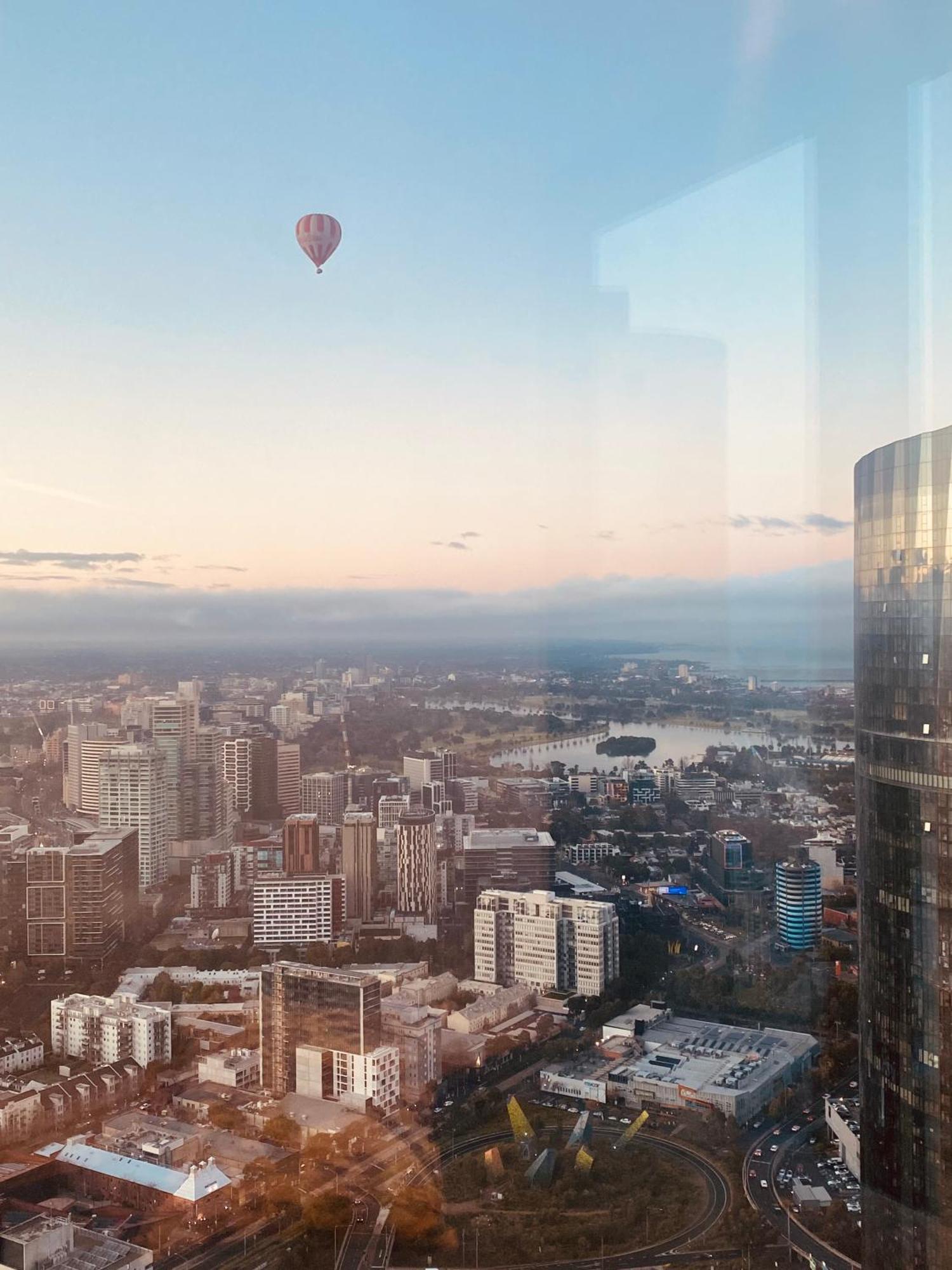 Apartment Sky - Ocean View 2 Bedroom With Sunrise And Sunset Views Melbourne