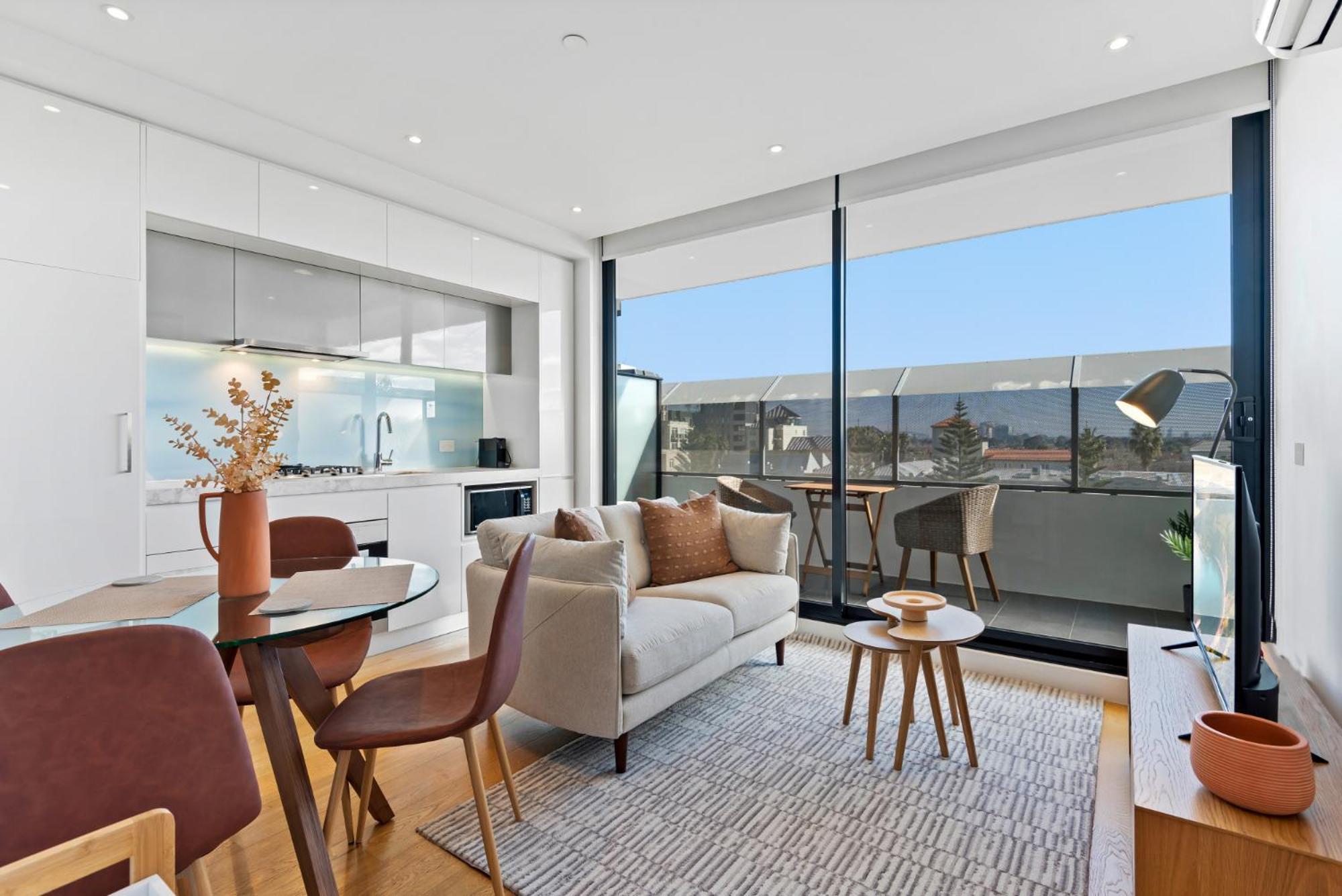 Bayside Living Close To The *