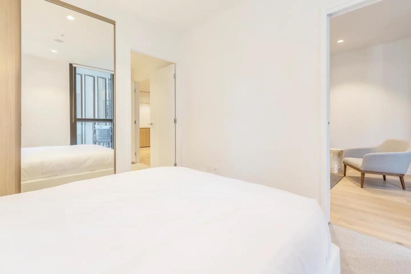 Effortless Minimalismcentral Southbank Apt Park Melbourne