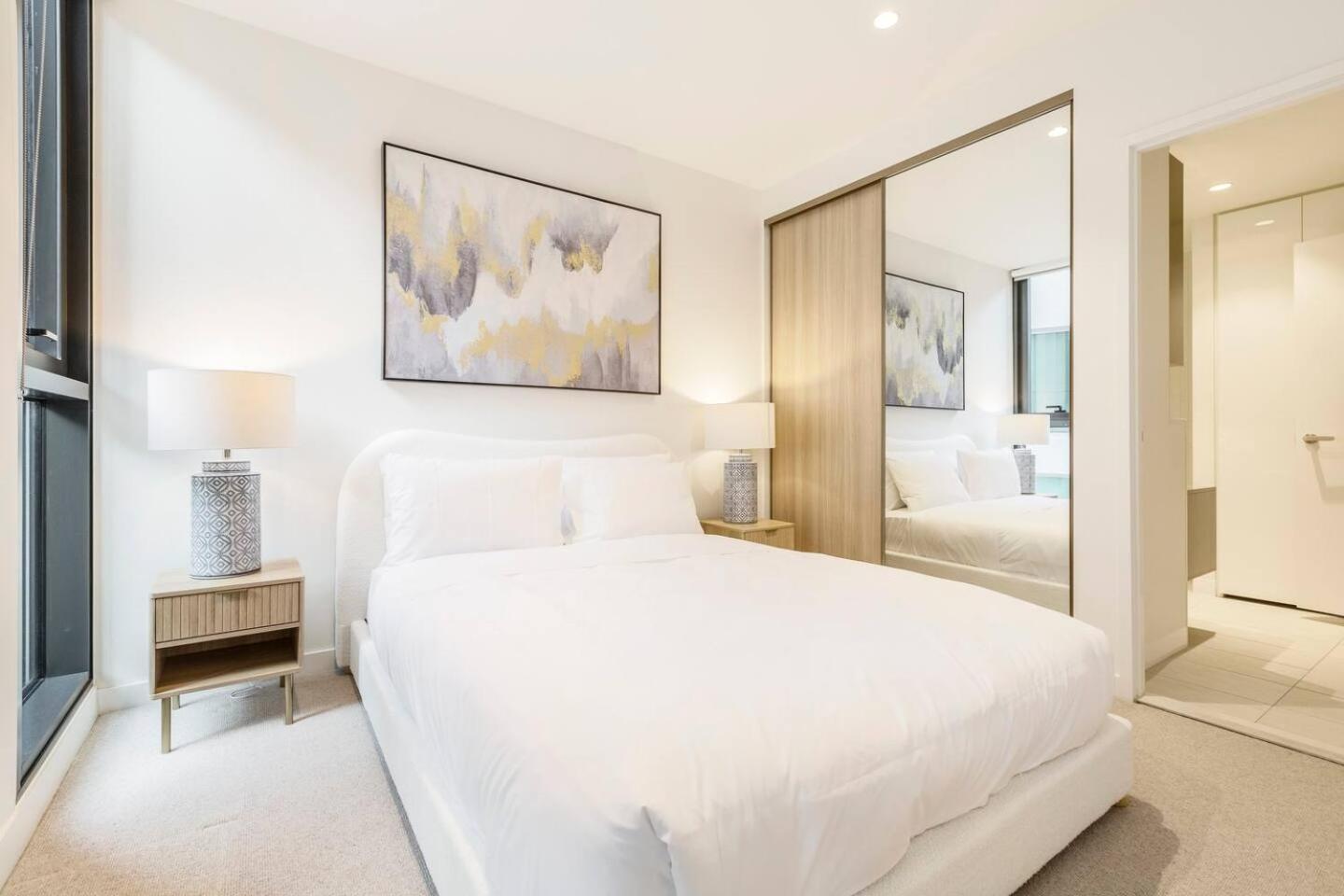 Apartment Effortless Minimalismcentral Southbank Apt Park Melbourne