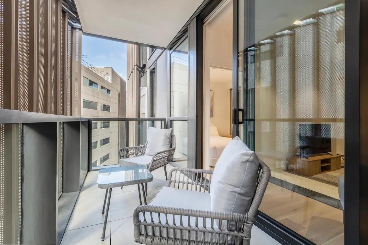 Effortless Minimalismcentral Southbank Apt Park Melbourne