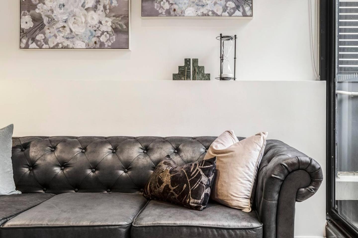Vintage Romance In Vibrant & Cosmopolitan Prahran *