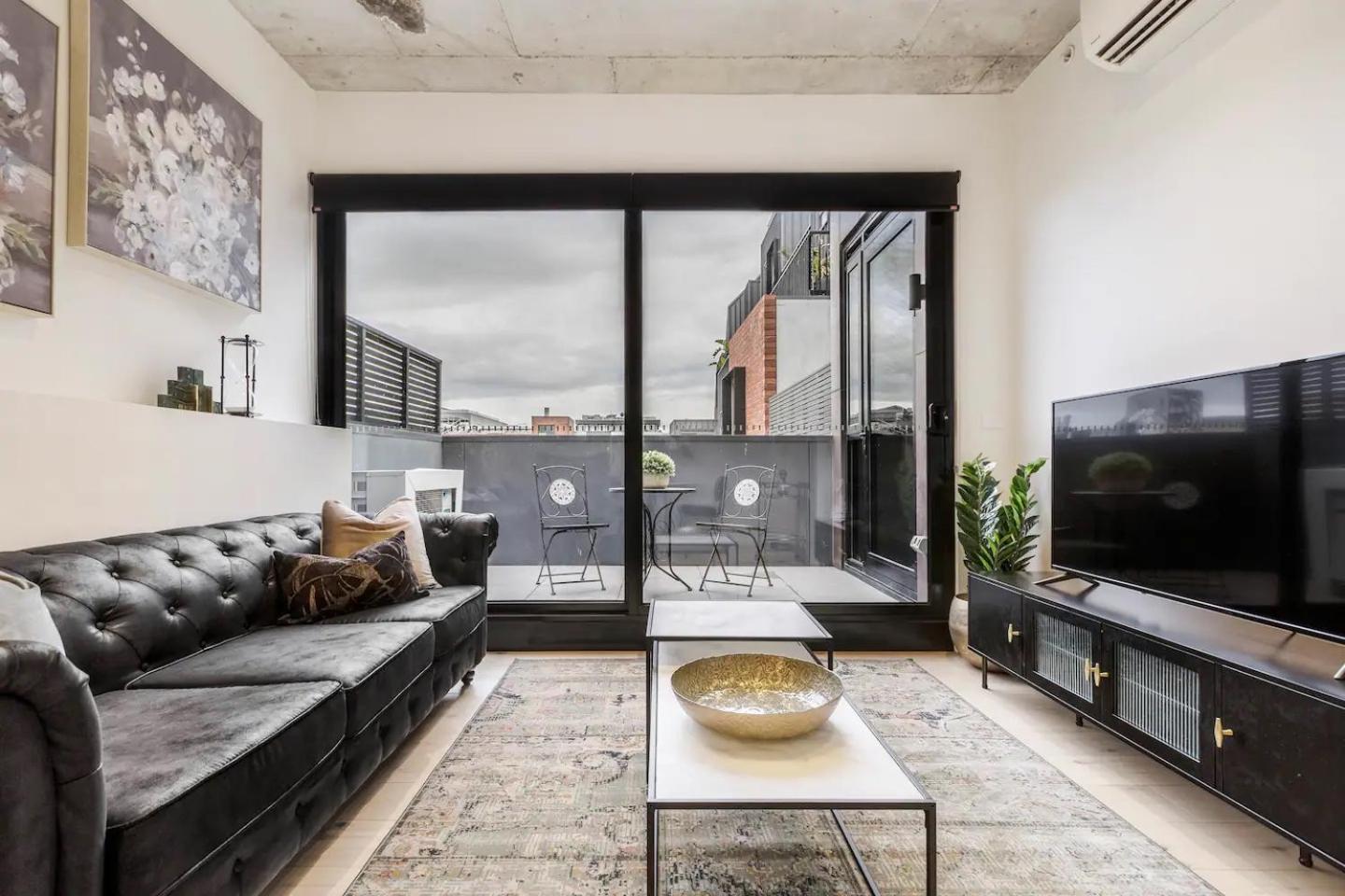 Vintage Romance In Vibrant & Cosmopolitan Prahran Melbourne