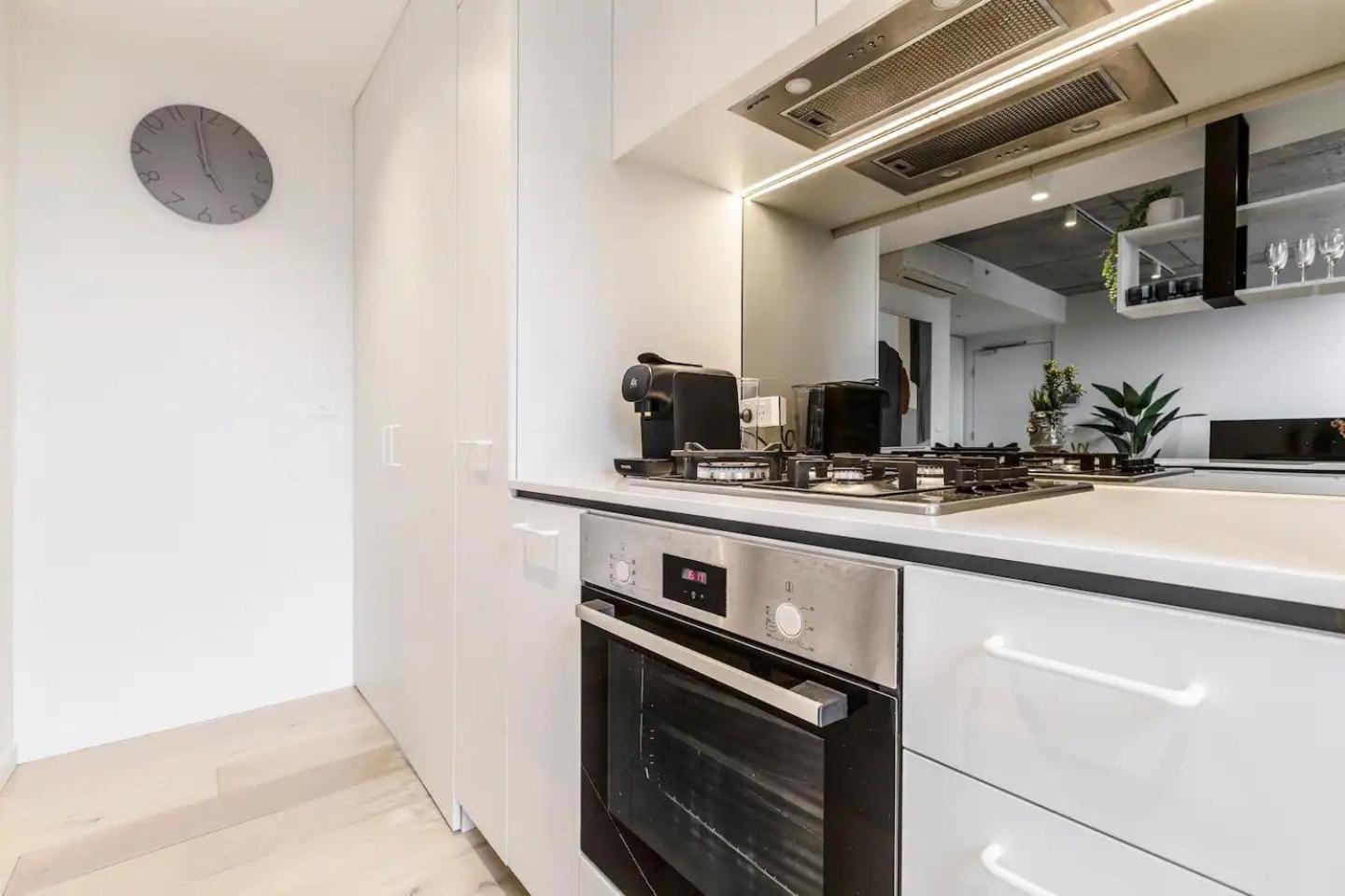 Bohemian Oasis Heart Of Prahran Near Greville St *