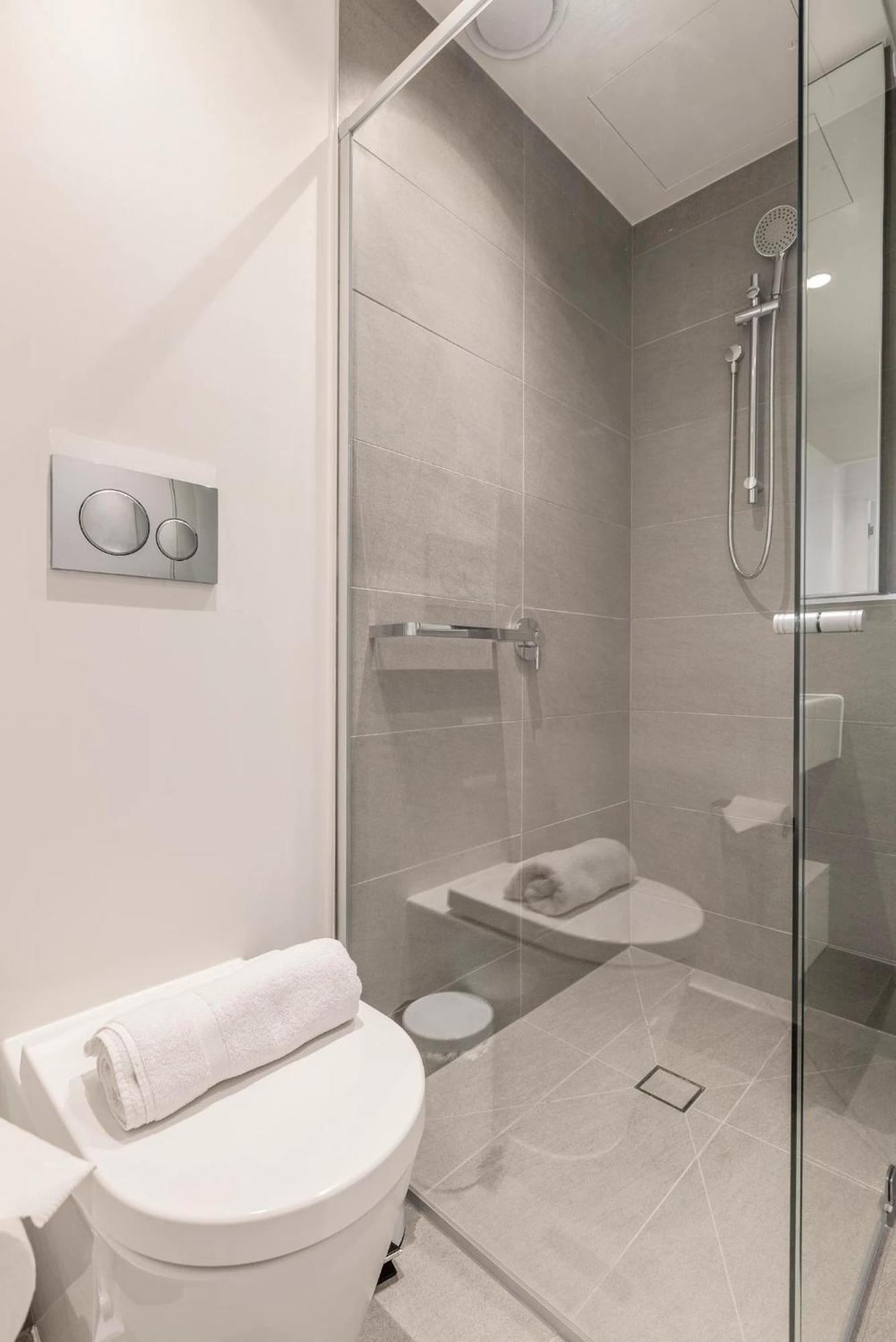 Apartment West Side Sleek & Vibrant Cbd Getaway *