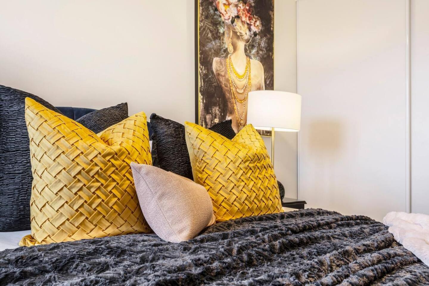 Apartment Vintage Romance In Vibrant & Cosmopolitan Prahran Melbourne