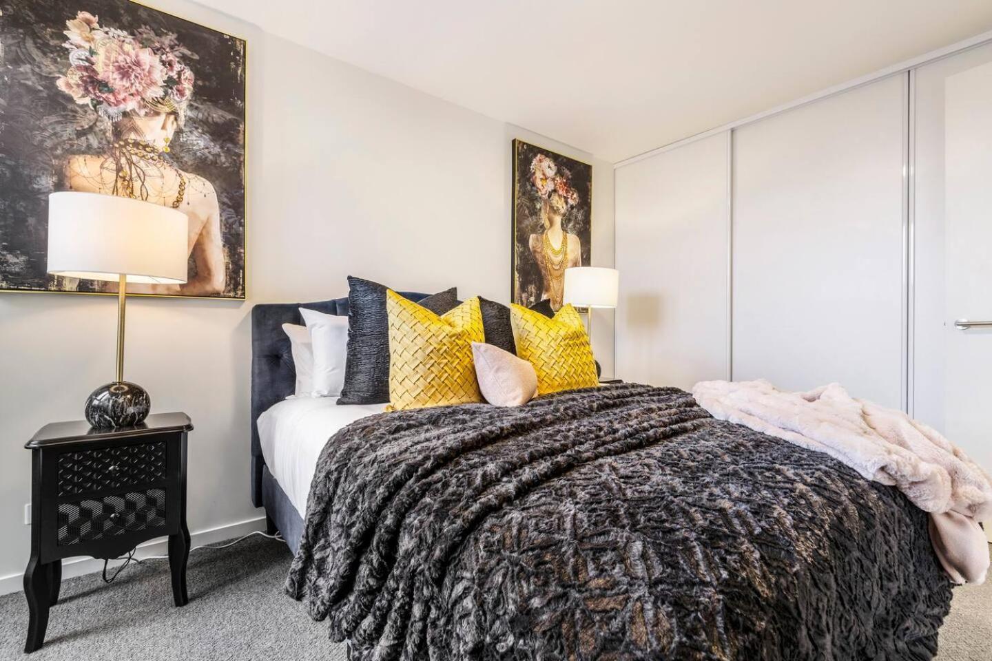 Vintage Romance In Vibrant & Cosmopolitan Prahran * Melbourne