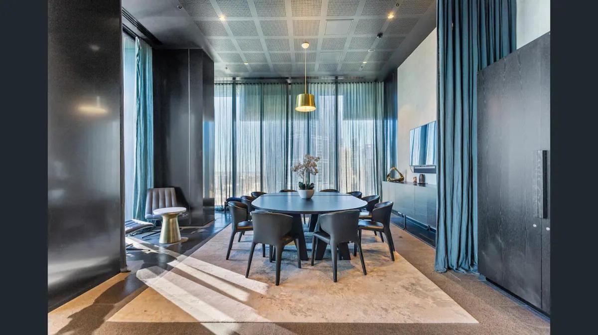 Apartment Luxury & Cosy In Cbd With Wi-fi & Parking