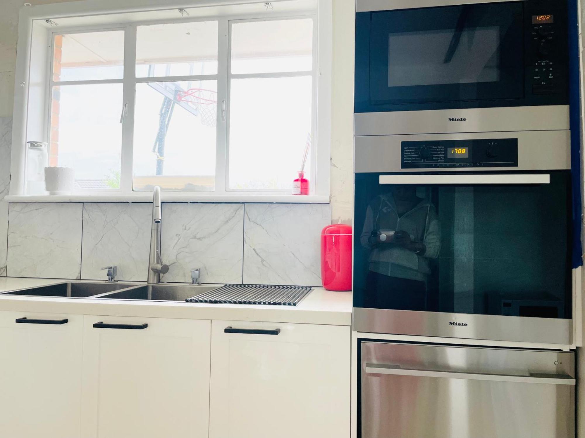 House At Train Station Thomastown Holiday home *