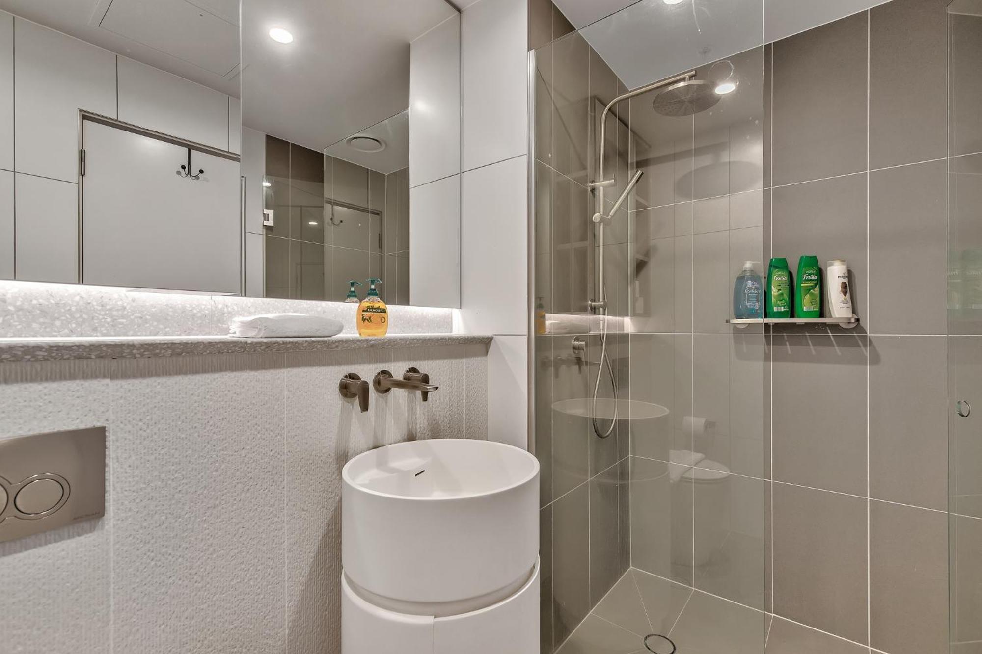 Apartment 3br 2ba Chic With Parking Melbourne