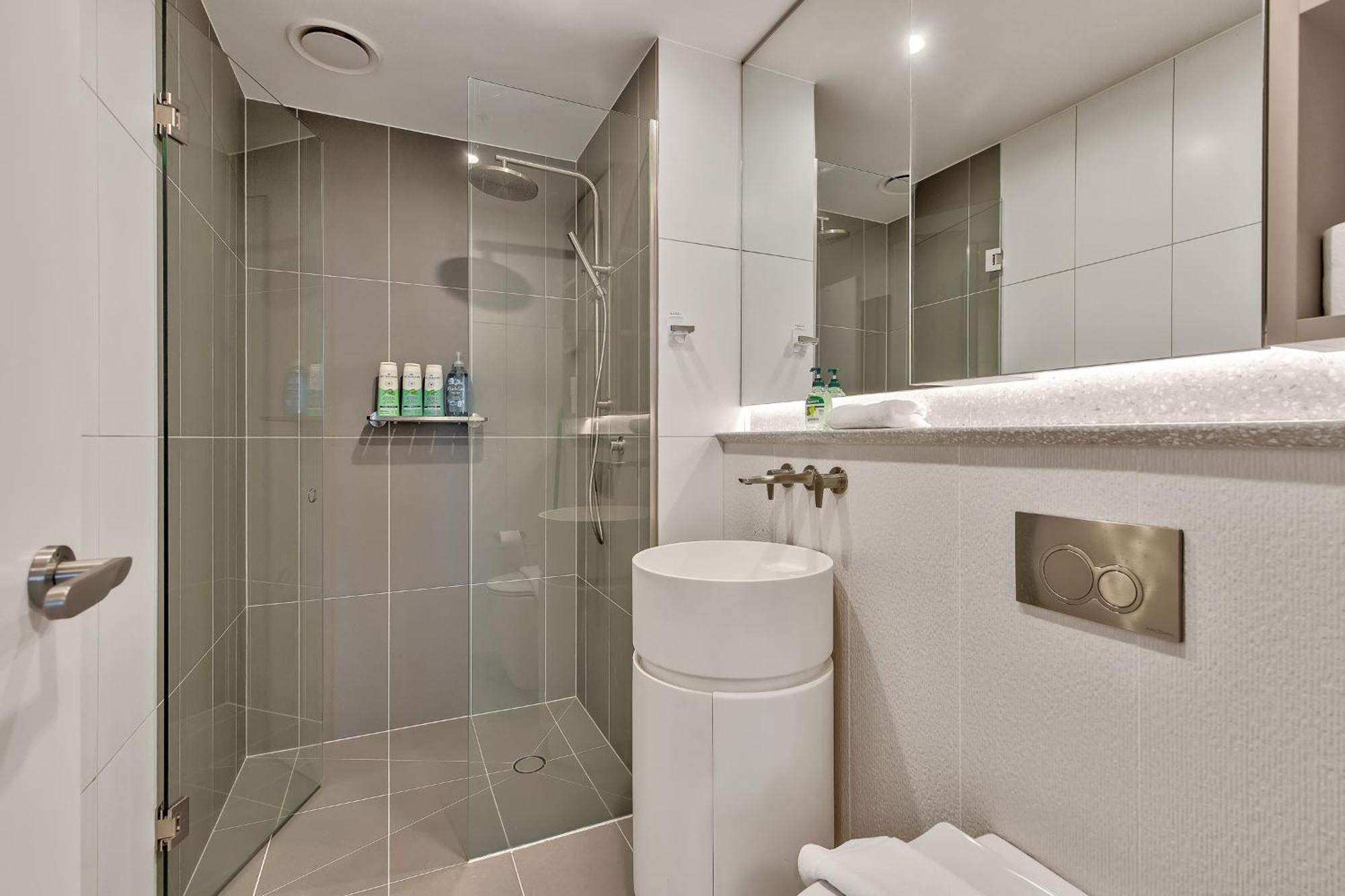 Apartment 3br 2ba Chic With Parking