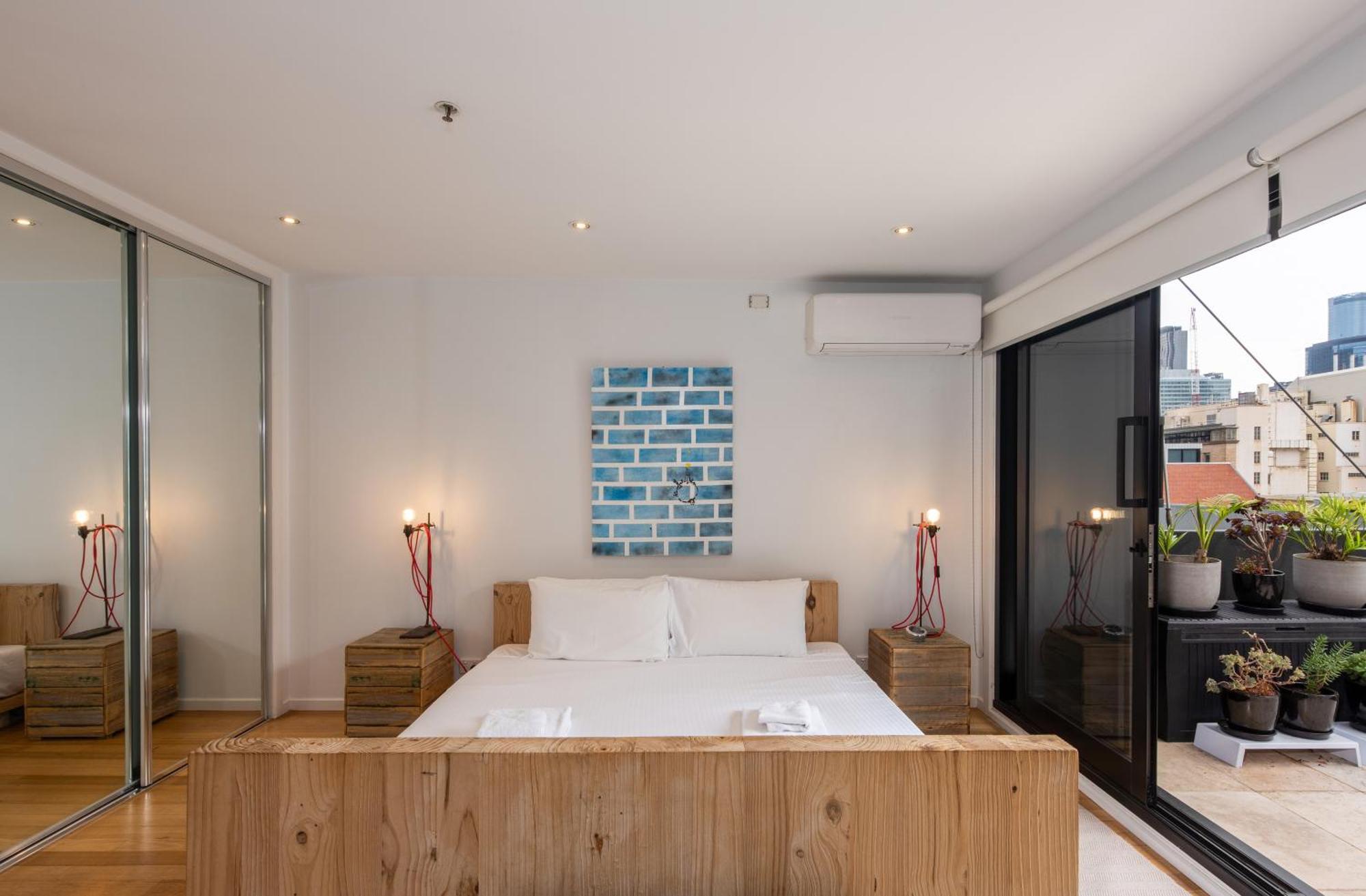 Apartment Stylish 3-bed Unit In The Heart Of Cbd!