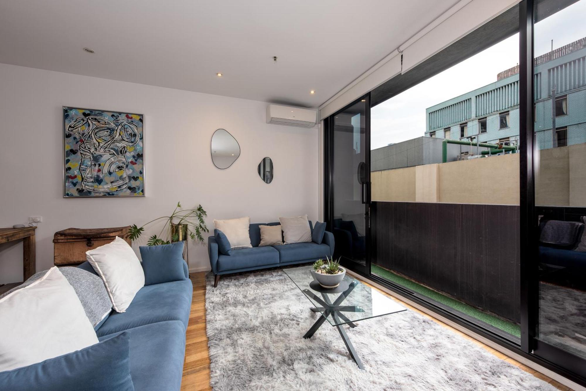 Apartment Stylish 3-bed Unit In The Heart Of Cbd! *