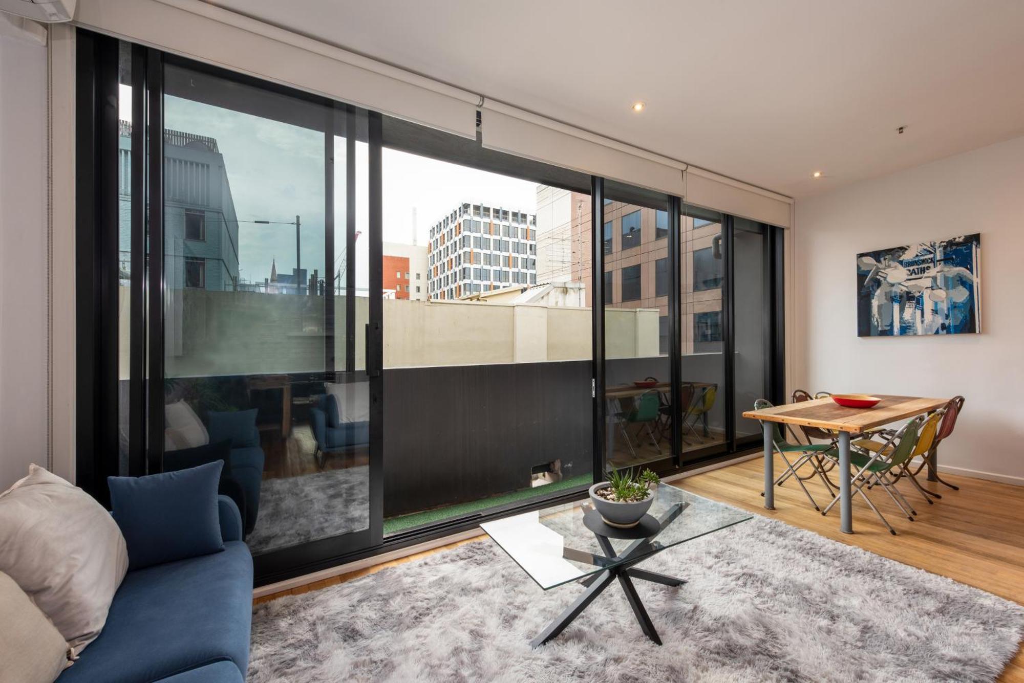 Apartment Stylish 3-bed Unit In The Heart Of Cbd! Melbourne