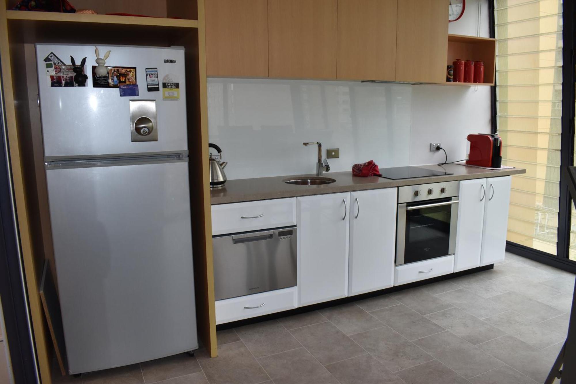 Spacious 1 Bedroom In The Heart Of Melbourne's Cbd Melbourne