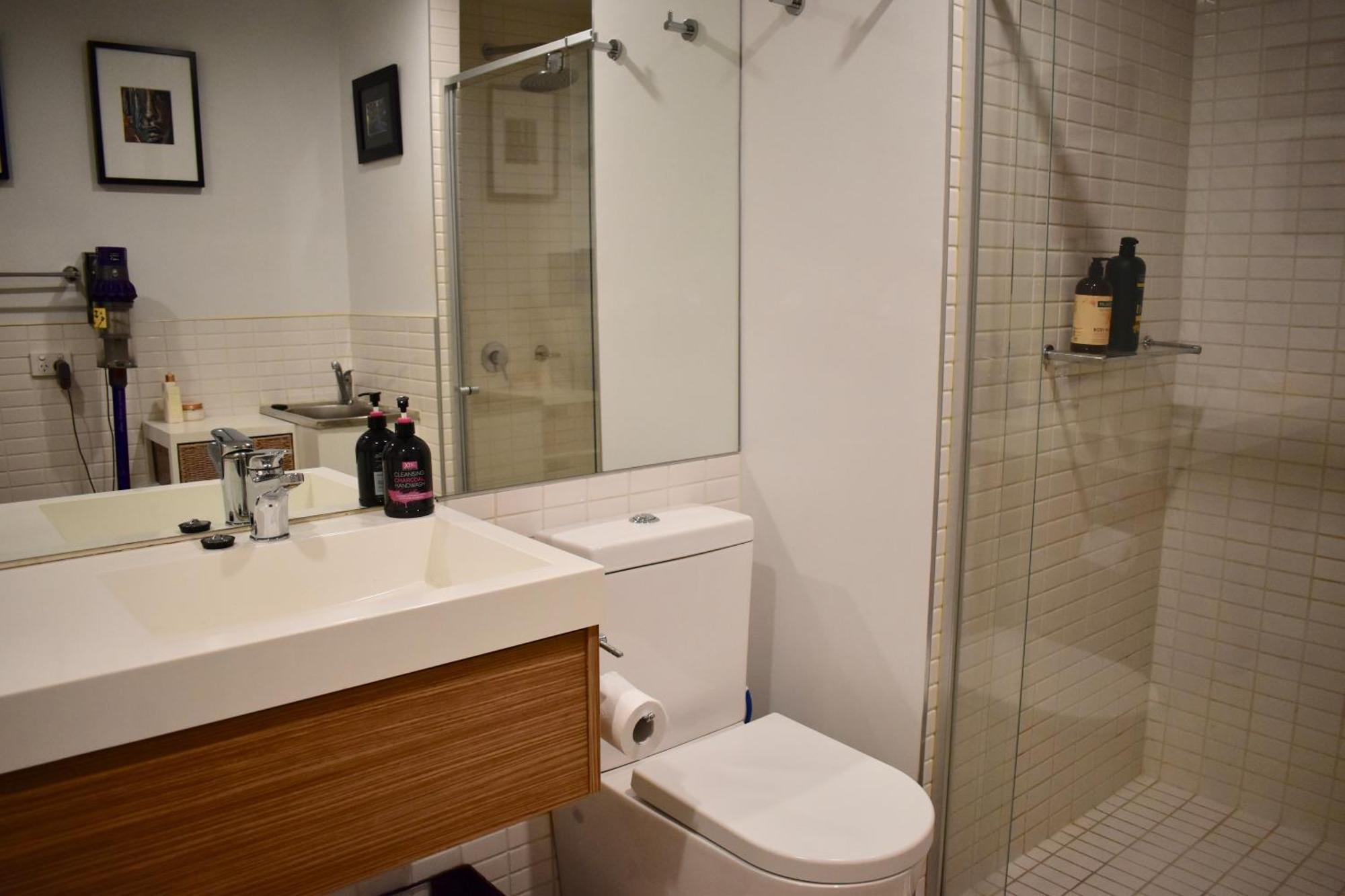 Apartment Spacious 1 Bedroom In The Heart Of Melbourne's Cbd