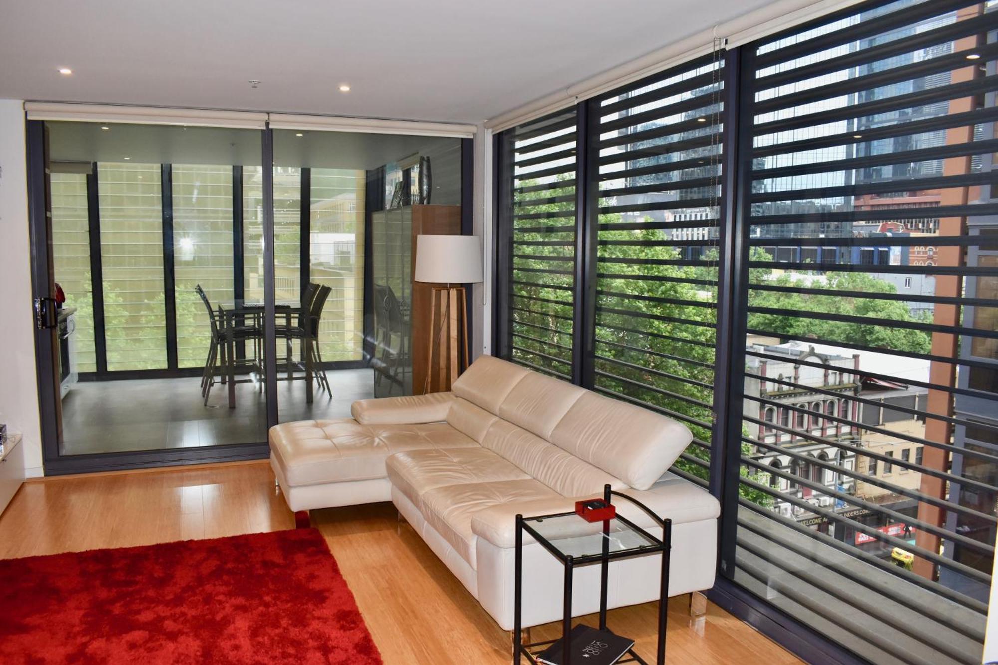 Spacious 1 Bedroom In The Heart Of Melbourne's Cbd * Melbourne