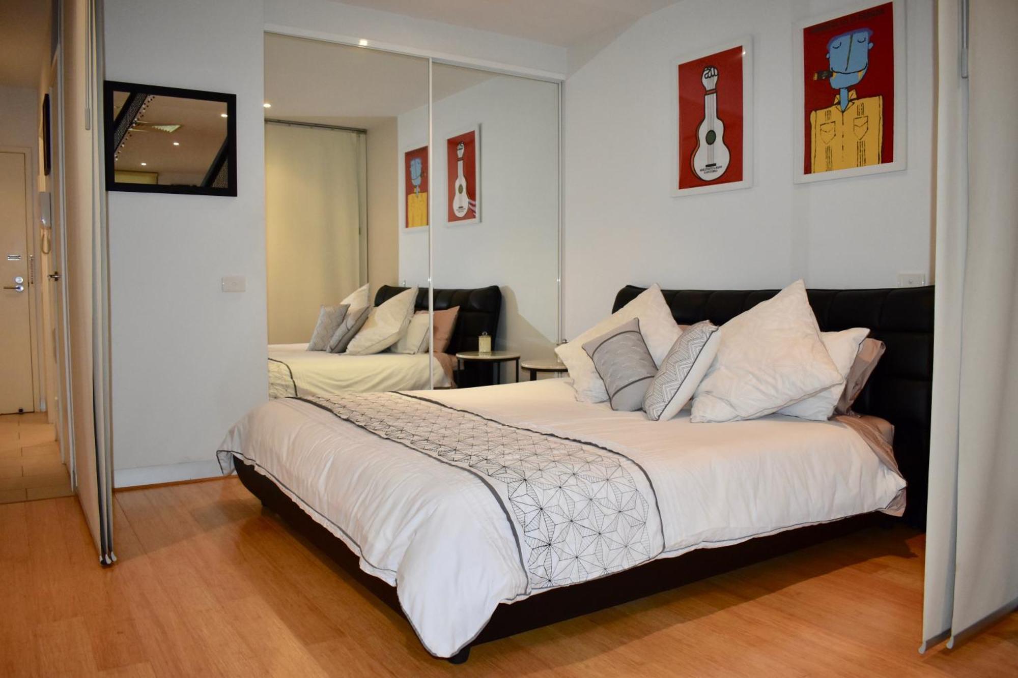 Spacious 1 Bedroom In The Heart Of Melbourne's Cbd Apartment Melbourne