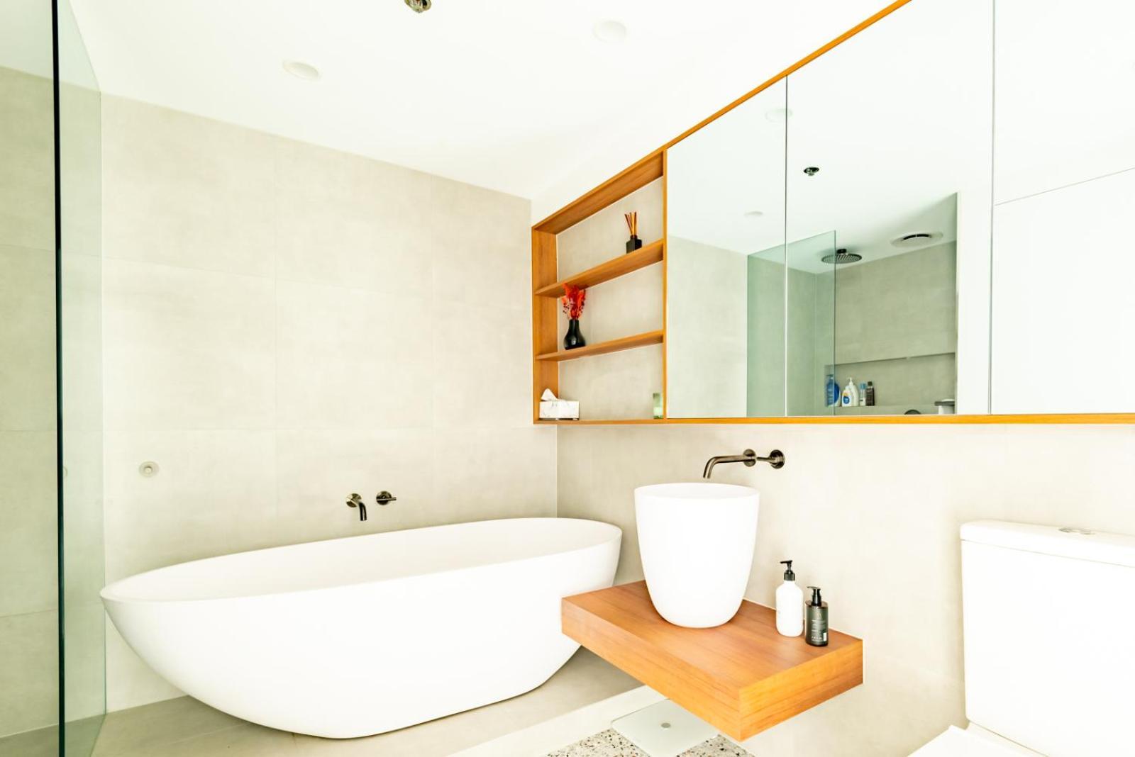 Light-filled Converted Warehouse 2 Bedroom In Prahran Apartment *