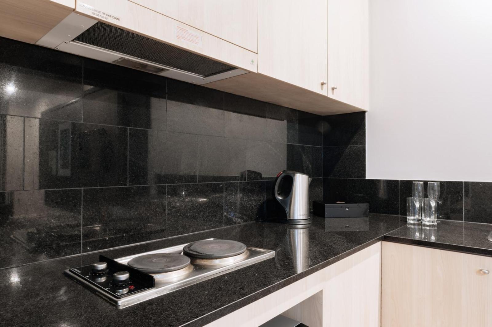 Chic 1-bedroom In Cbd