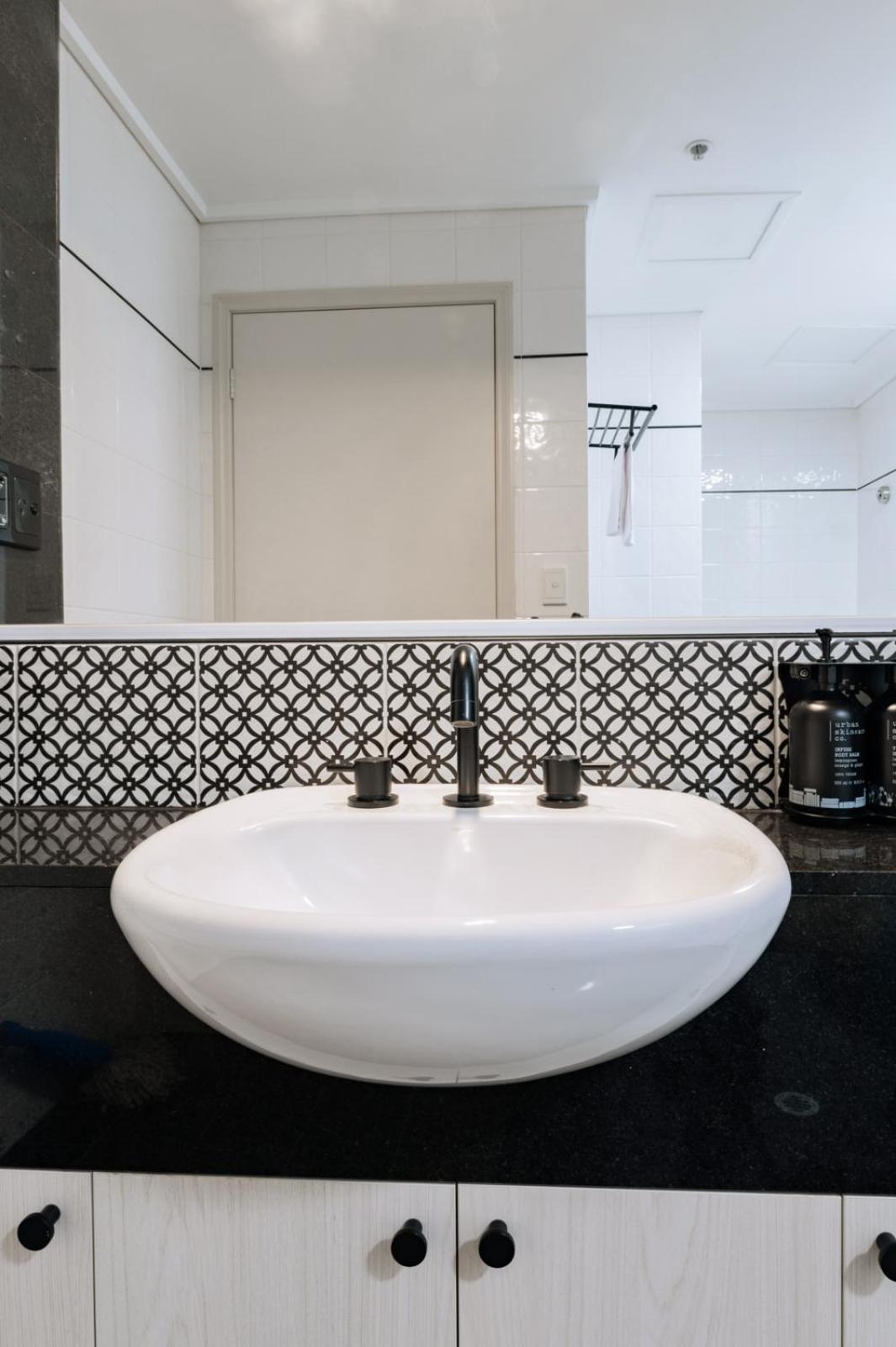 Chic 1-bedroom In Cbd Apartment *