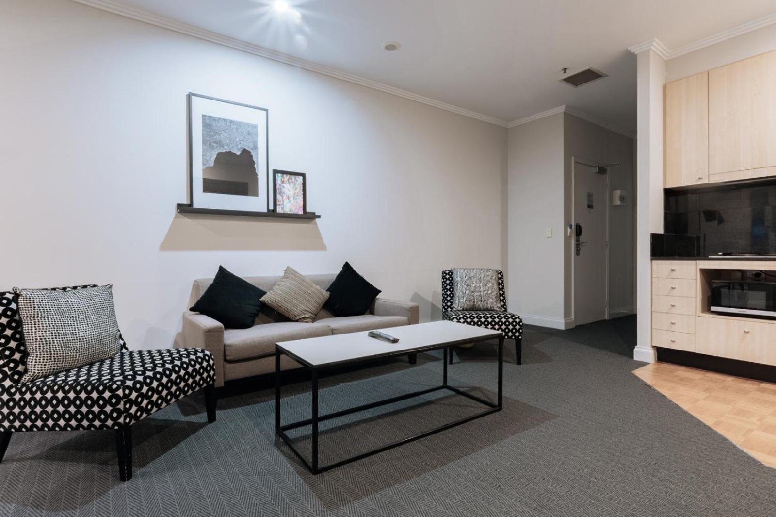 Chic 1-bedroom In Cbd