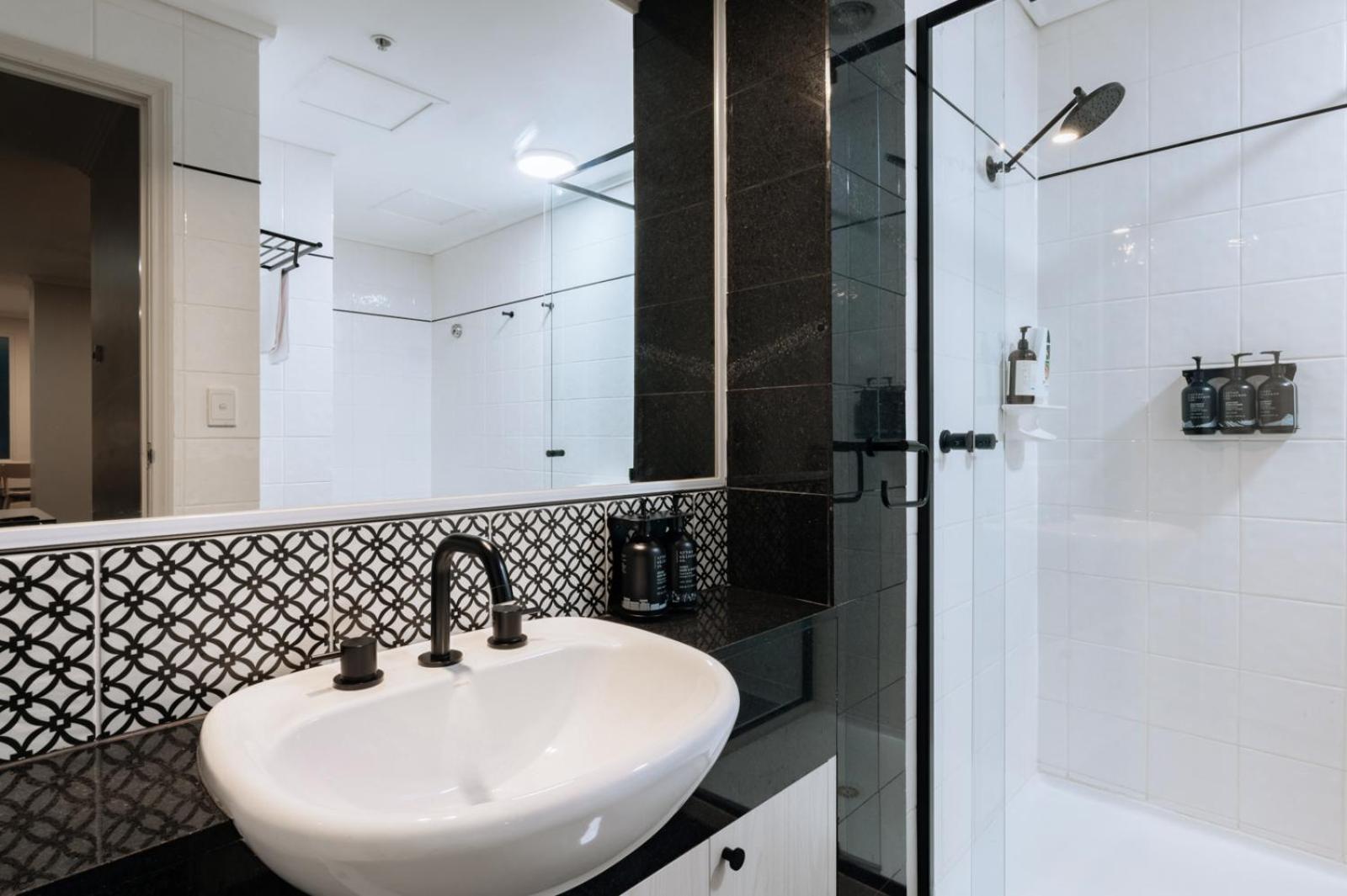 Chic 1-bedroom In Cbd