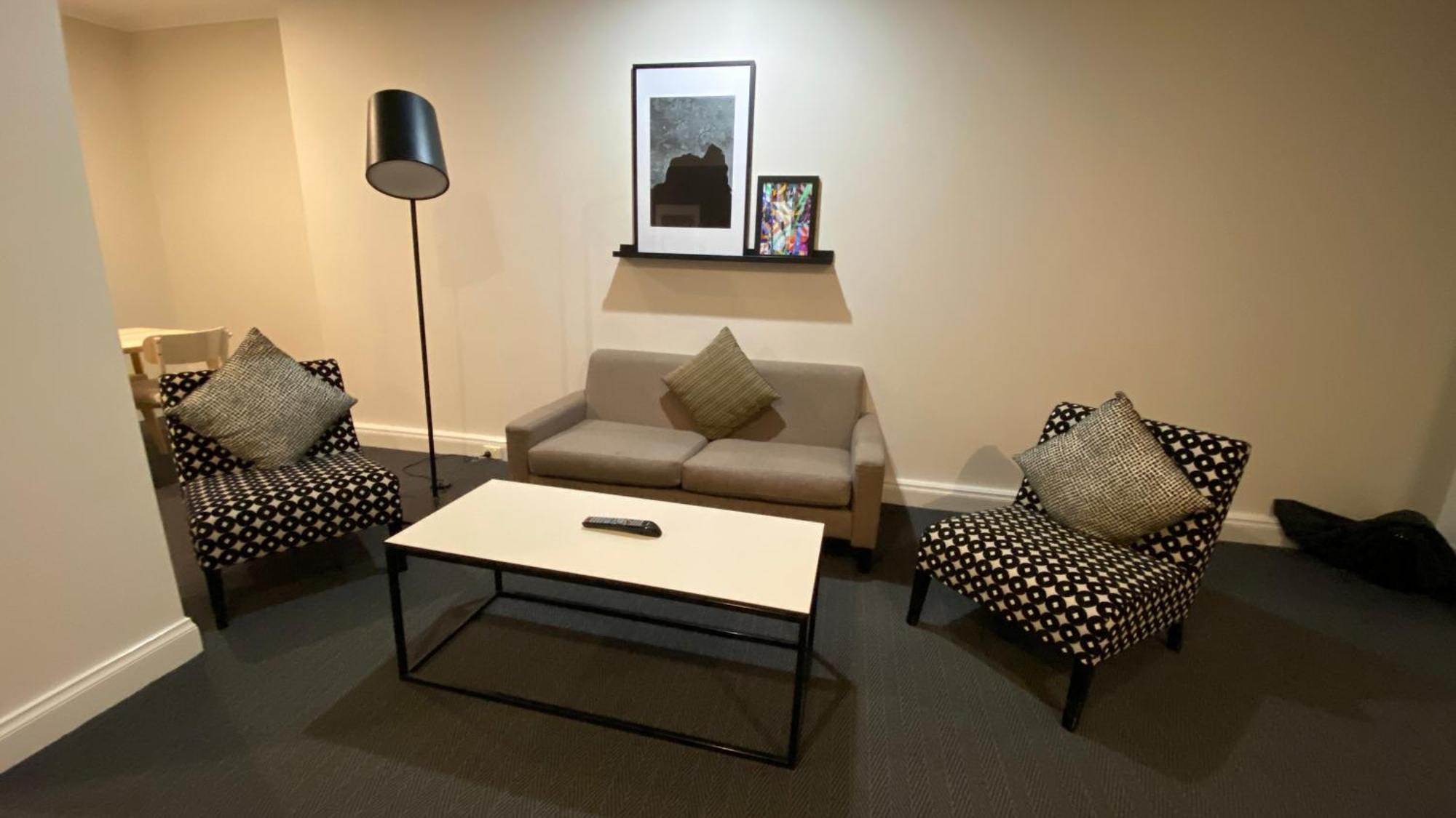 Chic 1-bedroom In Cbd