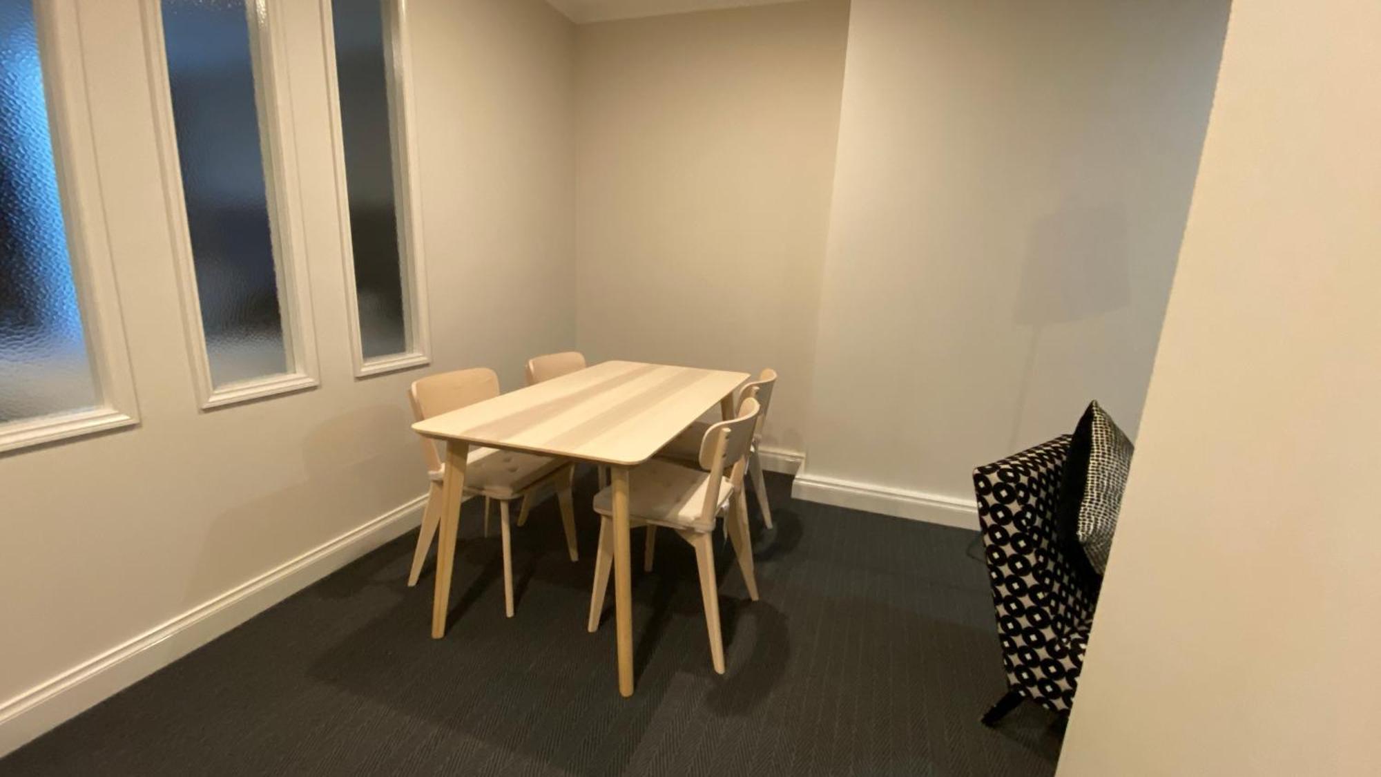 Chic 1-bedroom In Cbd