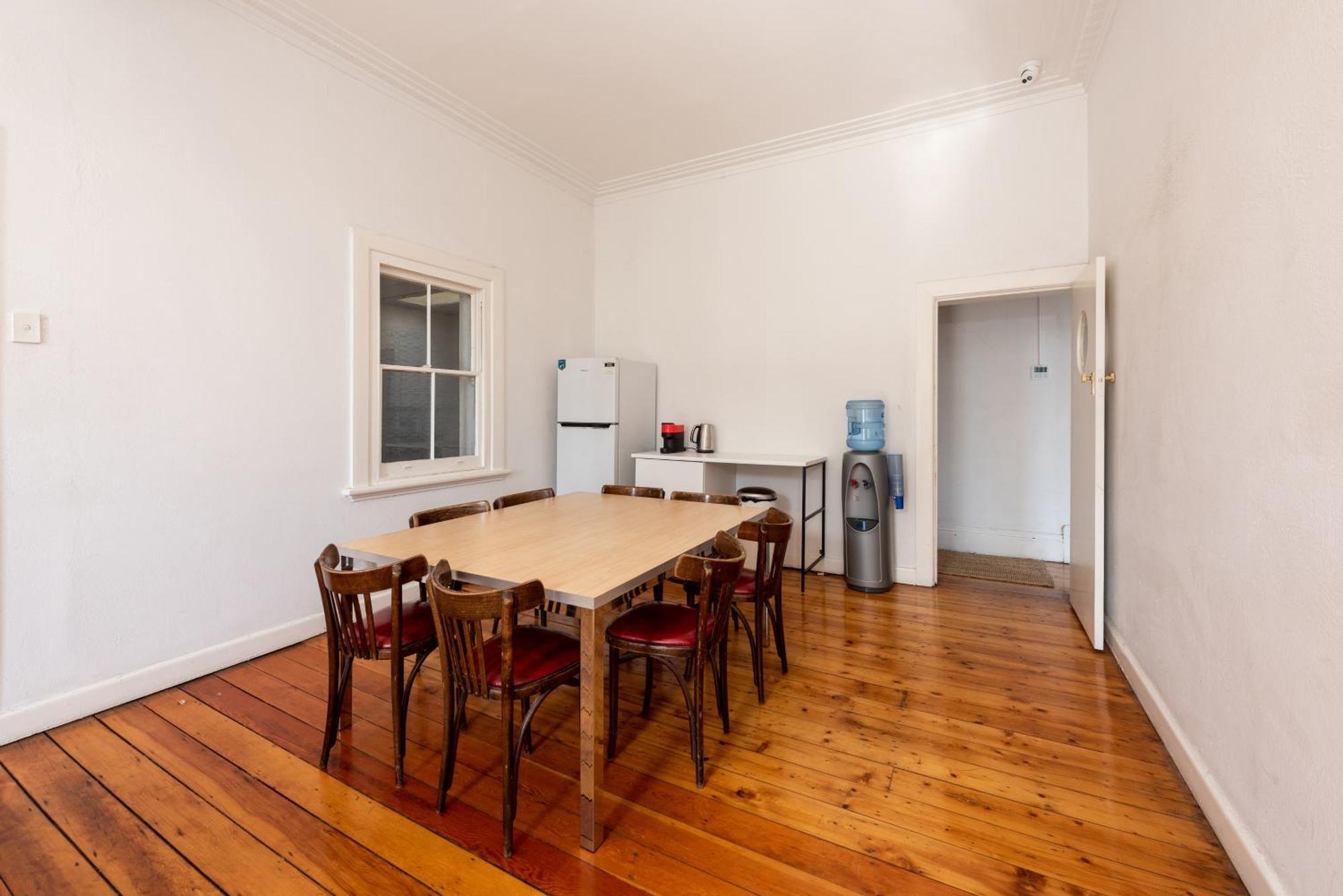 Private Unit In Heritage Building In Fitzroy North Melbourne