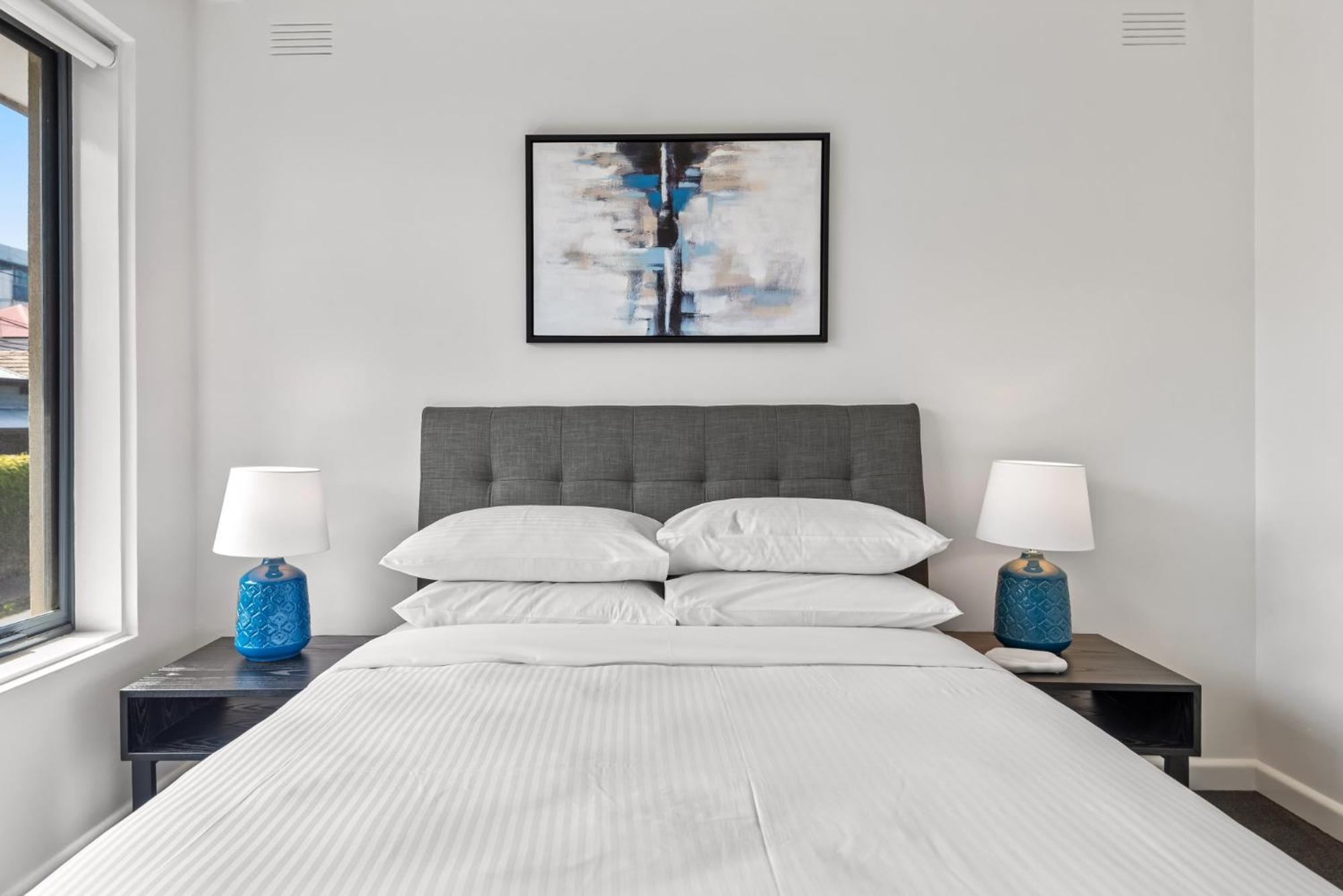 Cosy 1-bed Balcony Unit In Quiet Street By Shops Apartment *