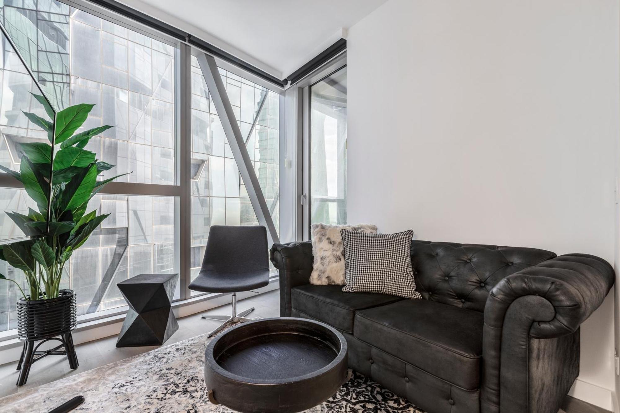 West Side Boutique 1br Near Shopping Precinct! *